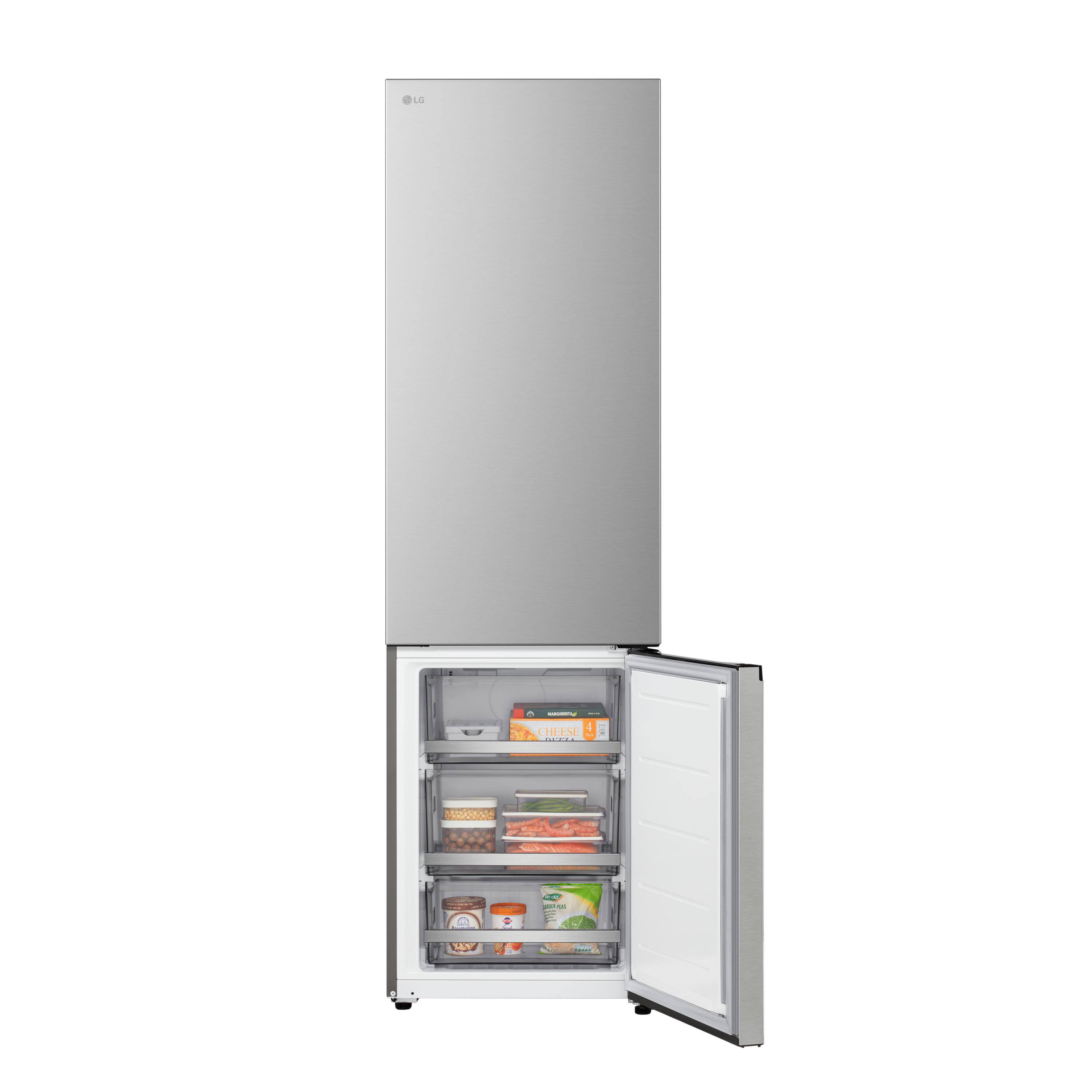 Ein silberner LG-Kühlschrank mit geöffneter Gefriertür, die gefrorene Lebensmittel zeigt. Der Kühlschrank steht auf weißem Hintergrund.
