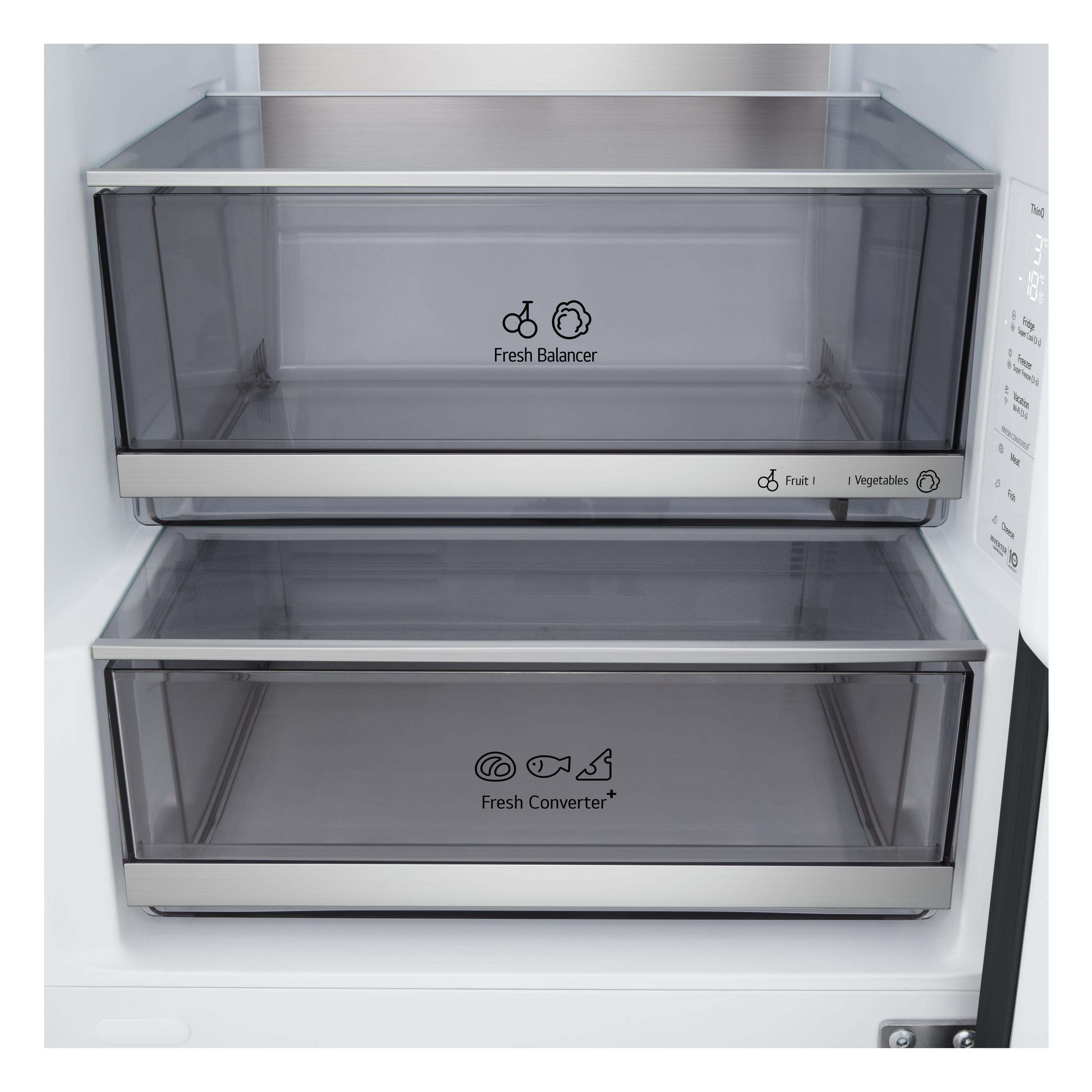 Offener Kühlschrank mit zwei transparenten Schubladen. Beschriftung: 'Fresh Balancer' und 'Fresh Converter'. Weißes und graues Innere.