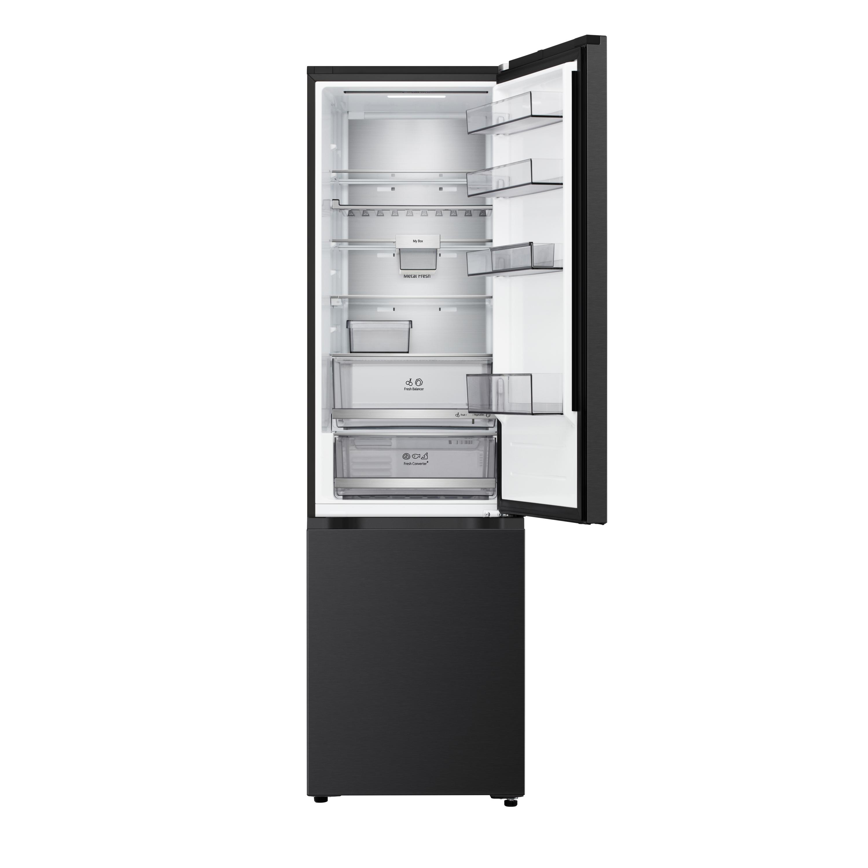 Offener schwarzer Kühlschrank. Innenraum mit Regalen und Schubladen sichtbar. Eine Tür ist offen.