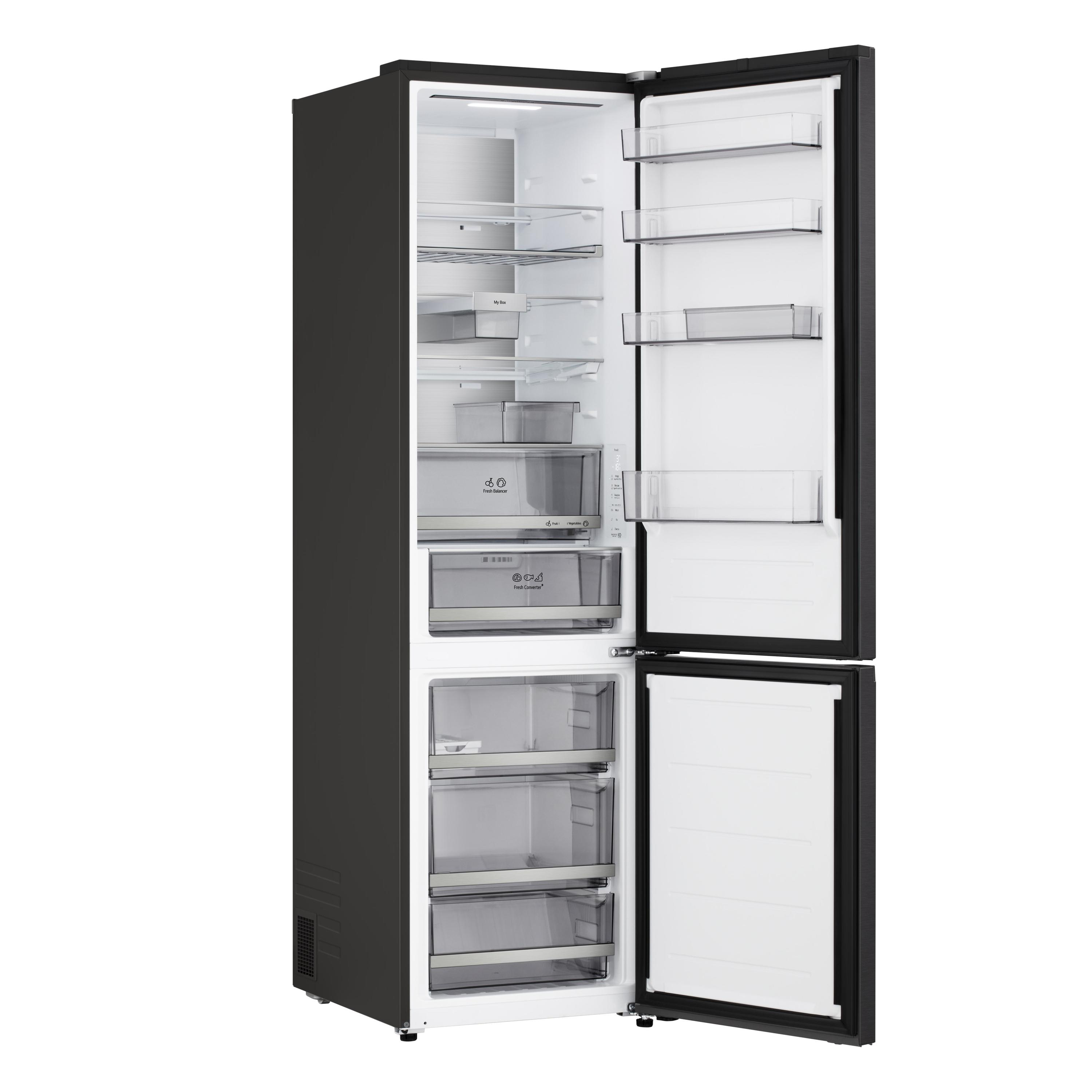 Ein schwarzer Kühlschrank mit offenen Türen, der Regale und Schubladen zeigt. Der Innenraum ist weiß, die Außenseite schwarz.