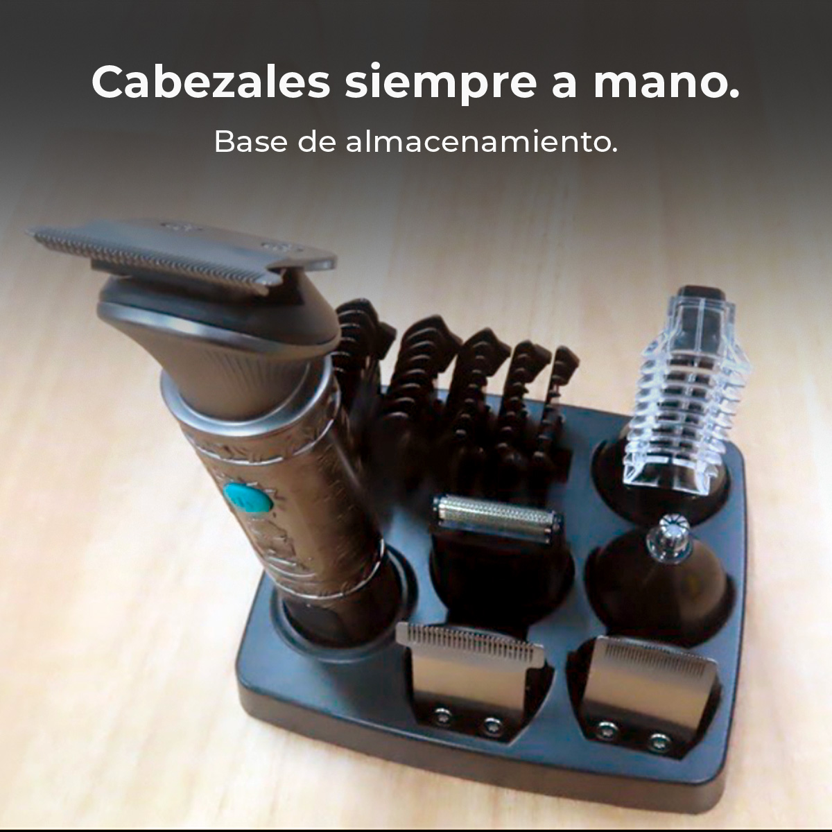 Un kit de aseo negro con varios accesorios está sobre una base negra. Texto dice 'Cabezales siempre a mano. Base de almacenamiento.'