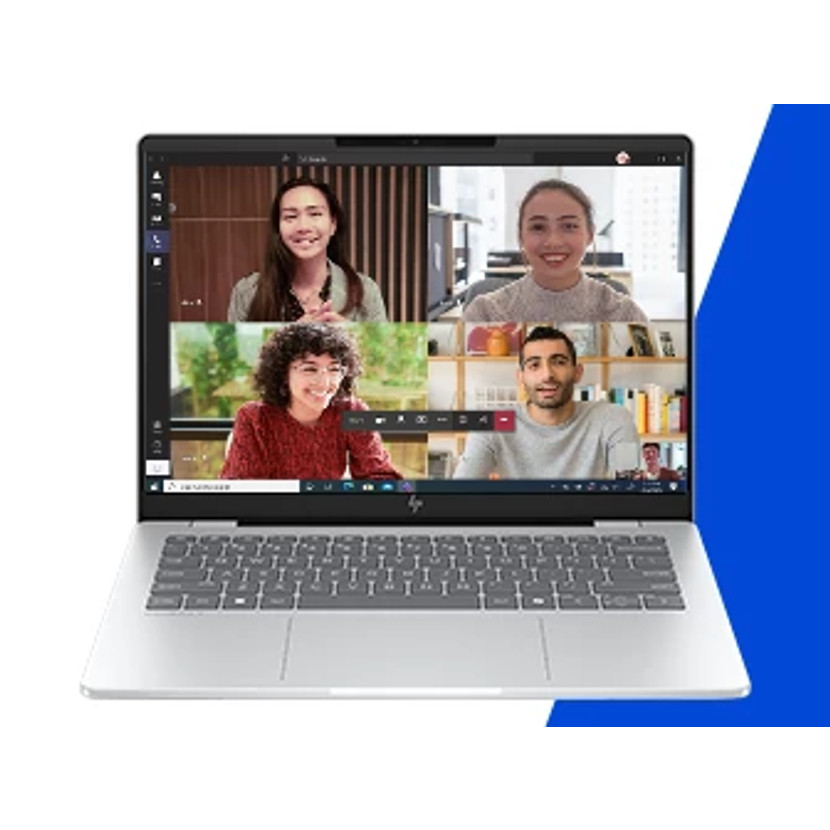 Laptop wyświetla rozmowę wideo z czterema uczestnikami. Laptop jest srebrny, z niebieskim tłem. Ludzie się uśmiechają.