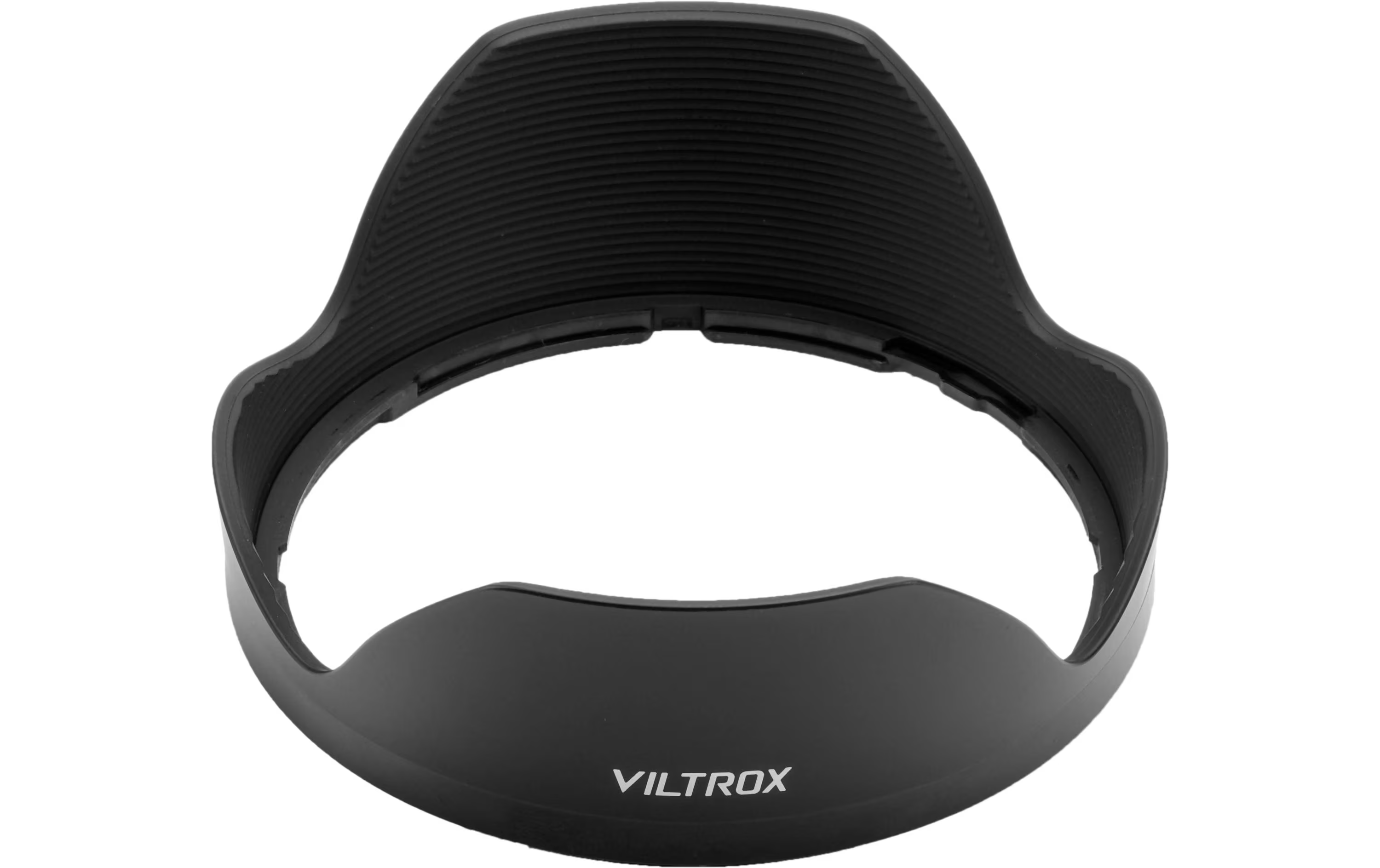 Eine schwarze Viltrox-Objektivblende. Sie ist mattschwarz und hat innen Rillen. Das Logo ist sichtbar.