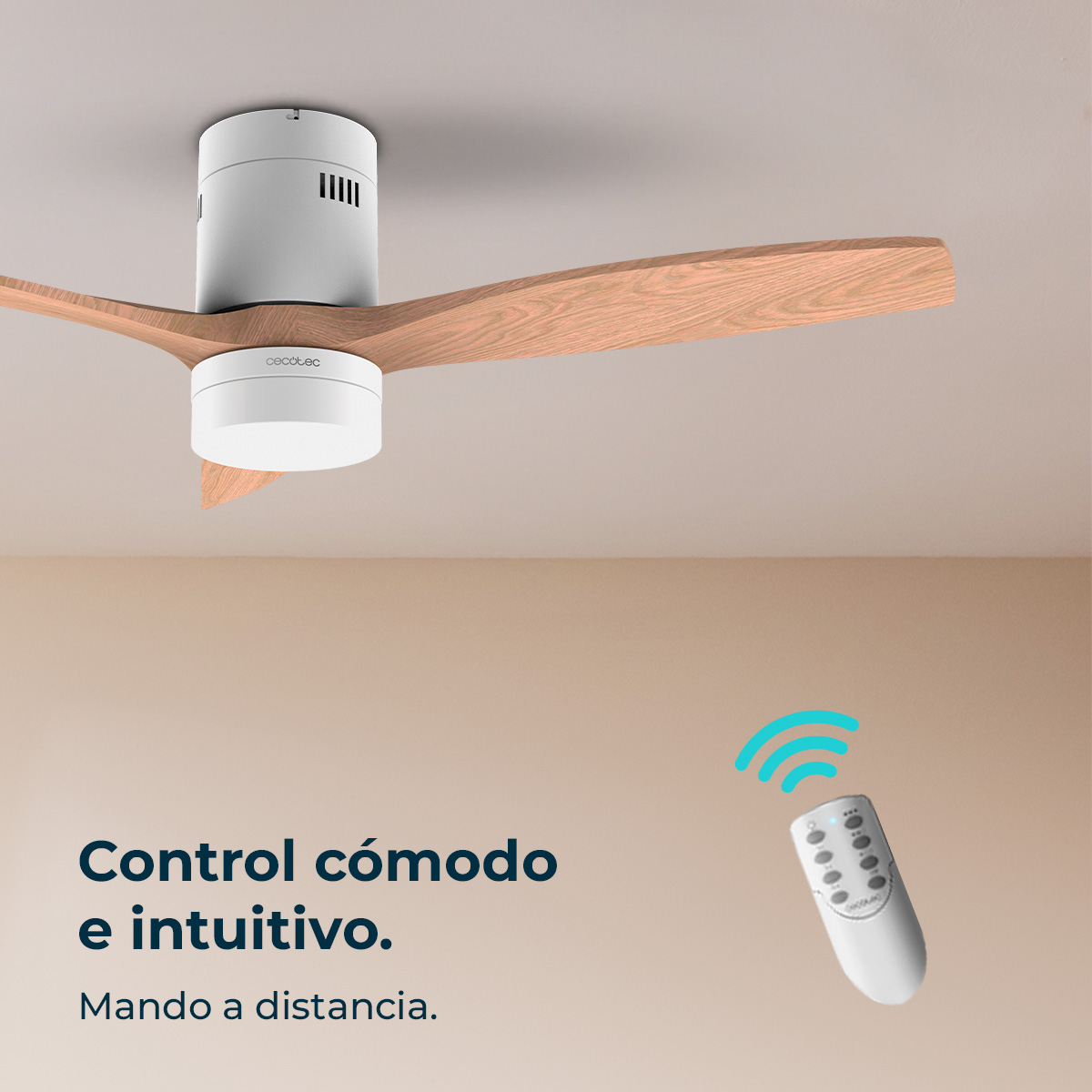 Un ventilador de techo blanco con aspas de madera está instalado. Un mando a distancia con ondas azules indica su funcionamiento remoto. Texto: Control cómodo e intuitivo.