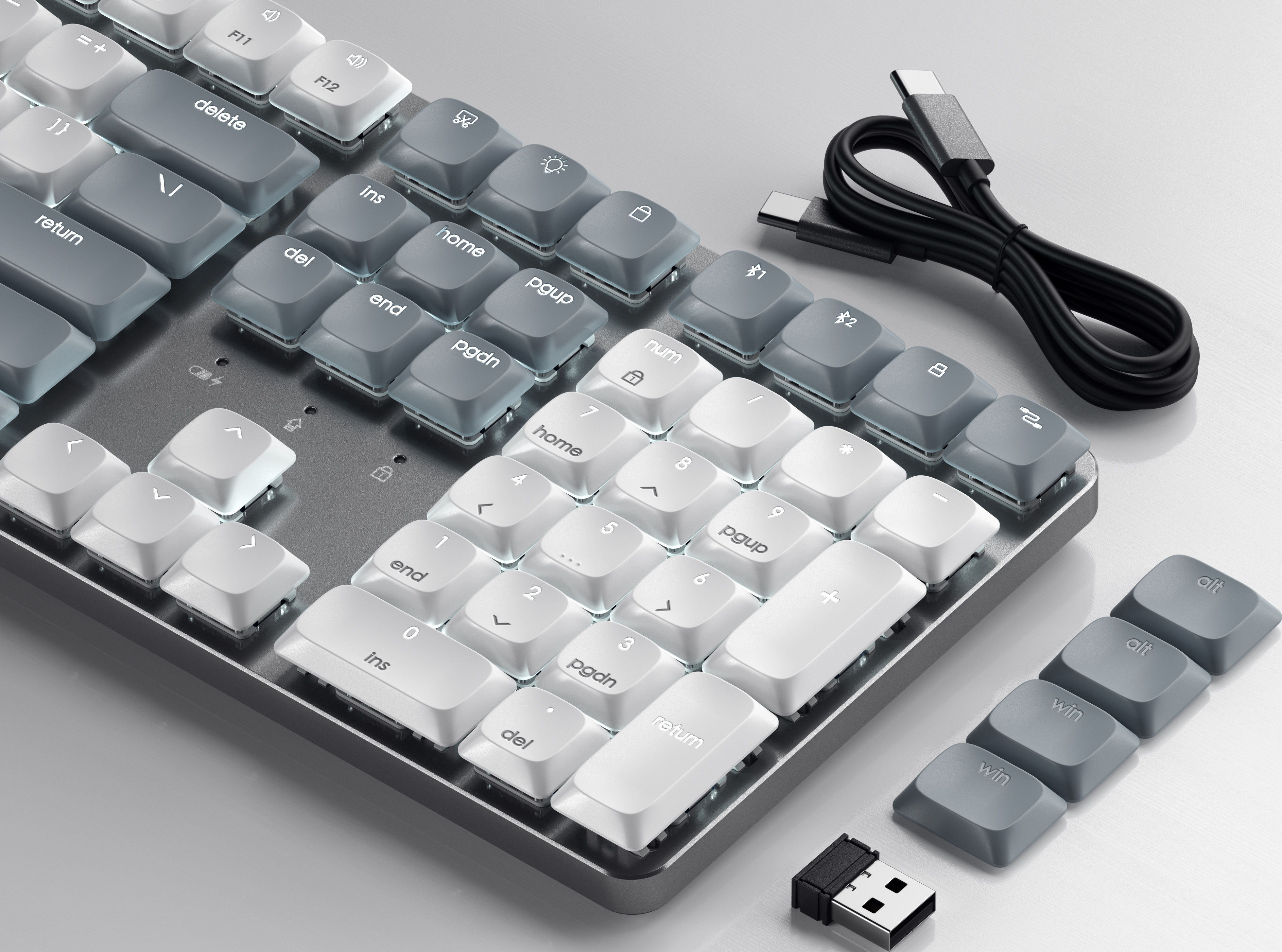Nahaufnahme einer Tastatur mit weißen und grauen Tasten, einem USB-Kabel und einem USB-Stick.