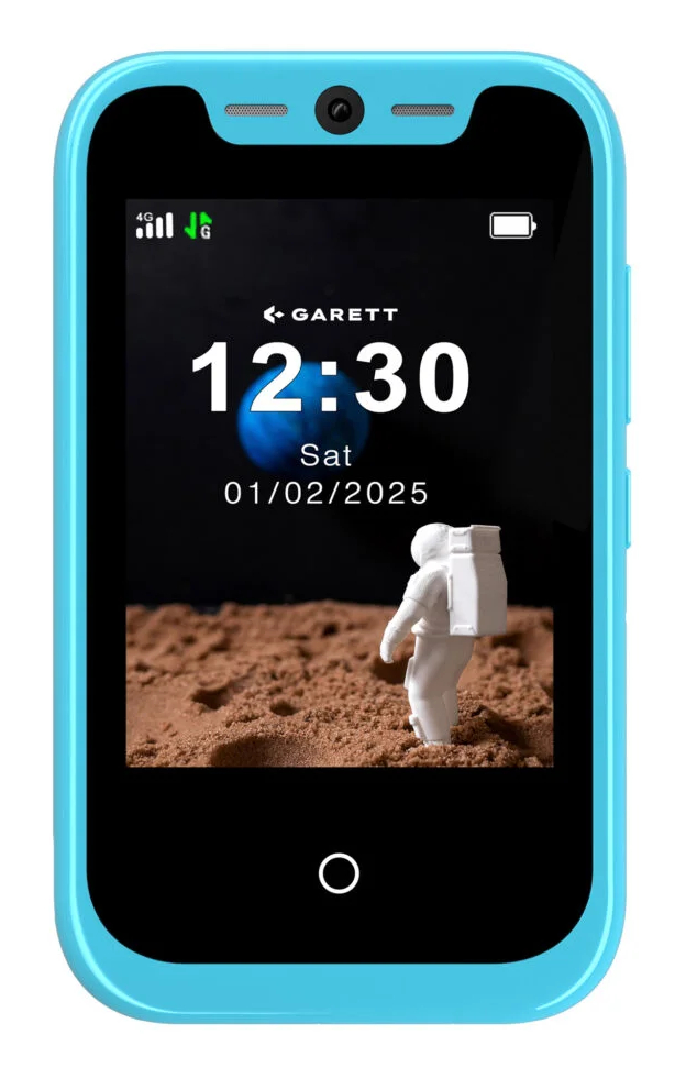 Niebieski telefon wyświetla astronautę na brązowej powierzchni z niebieską planetą i godziną 12:30. Marka to Garett.
