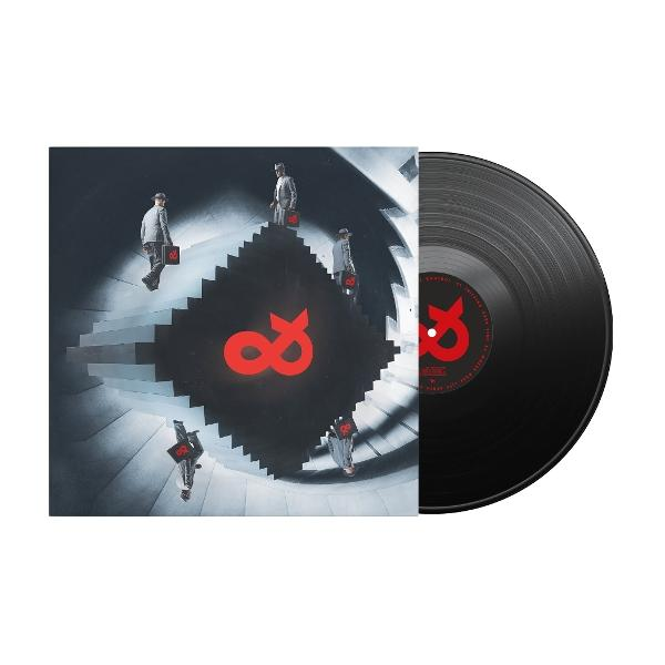 Albumcover mit Figuren auf Treppen, rotes &-Symbol. Schallplatte rechts.