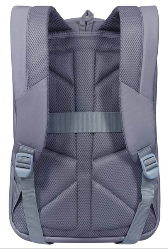 Tył plecaka w kolorze szarym. Wyściełany panel tylny z siatką. Paski na ramiona i pasek piersiowy. Klamry i uchwyt u góry.