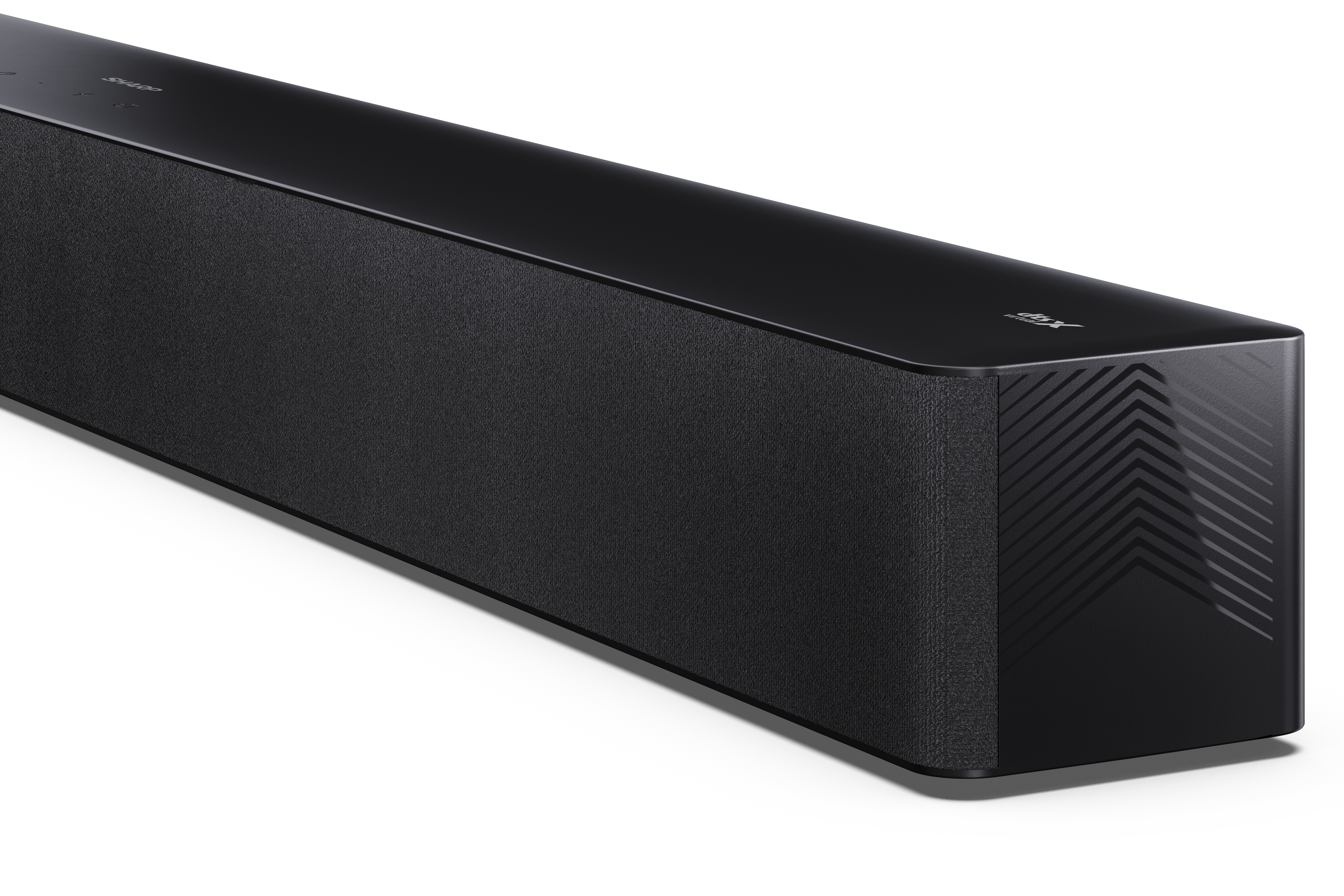 Fekete soundbar fehér felületen. Textúrázott előlap és sima tető a Sharp logóval.