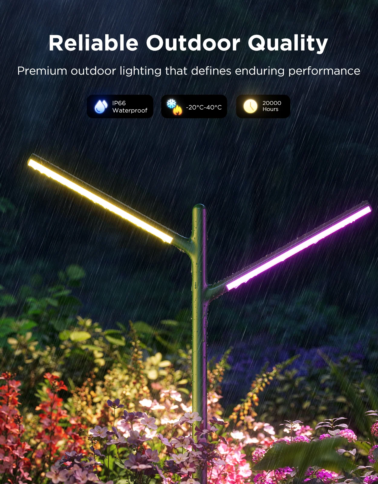 Außenlampe mit gelben und lila Lichtern. Es regnet. Blumen sind im Vordergrund.
