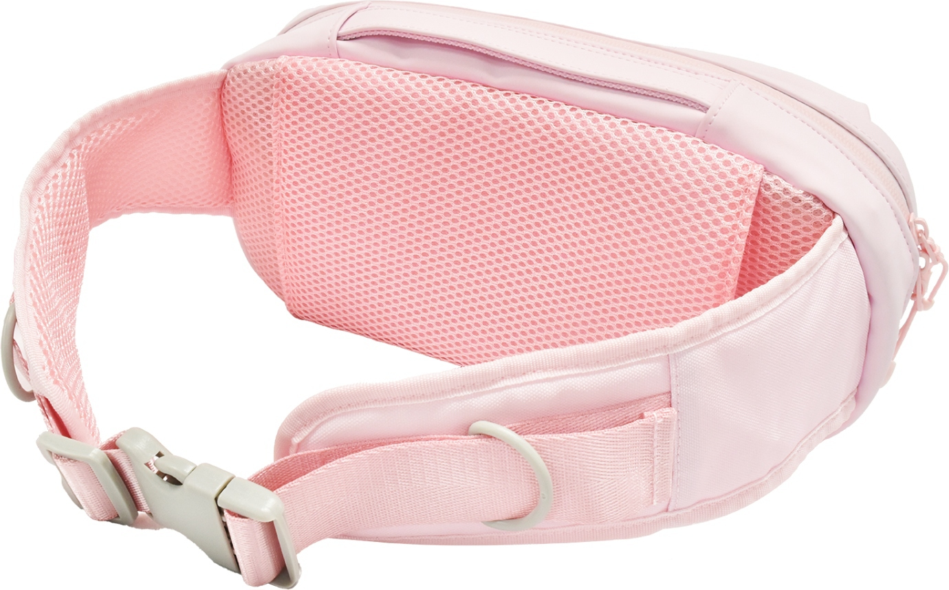 Un marsupio rosa con schienale in rete e cinturino regolabile. Il cinturino ha una fibbia in plastica. La cerniera è visibile.