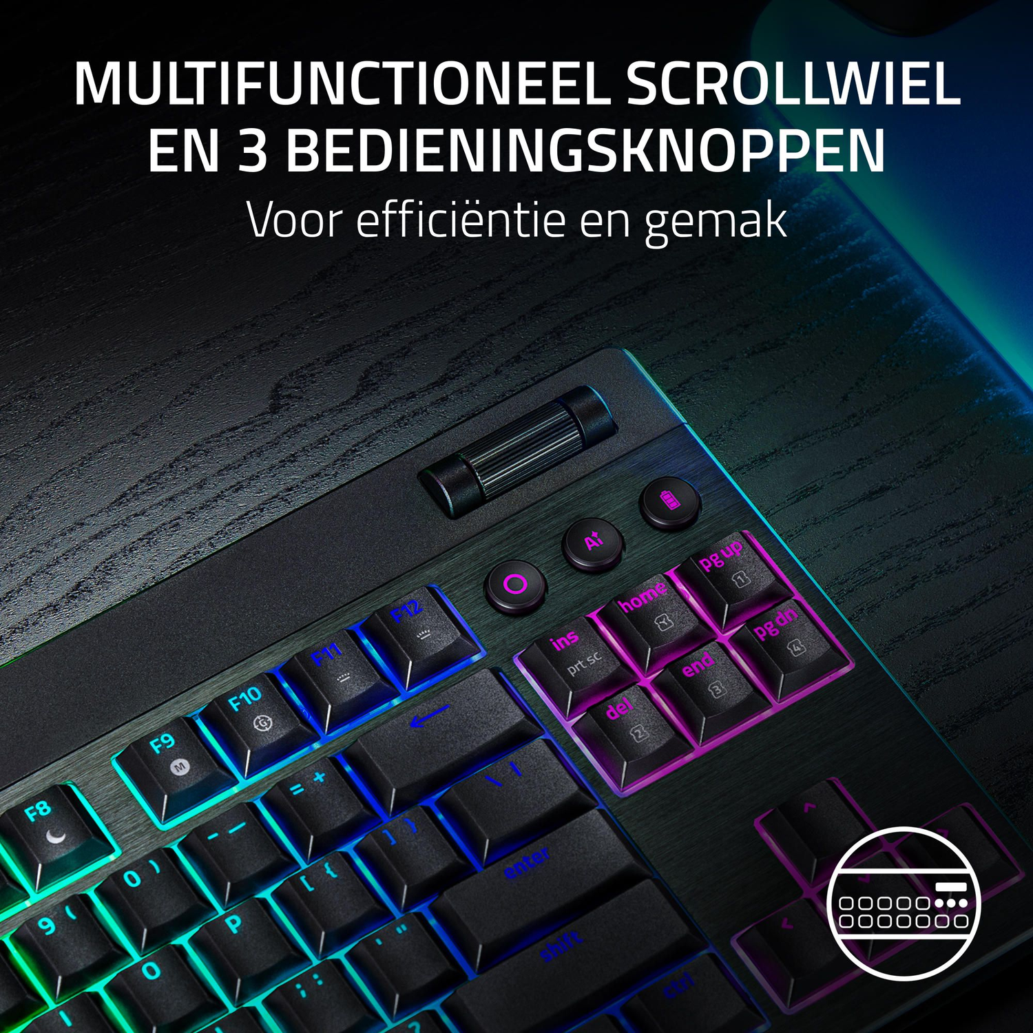 Close-up of a black keyboard with illuminated keys. Text says 'Multifunctioneel scrollwiel en 3 bedieningsknoppen'. 