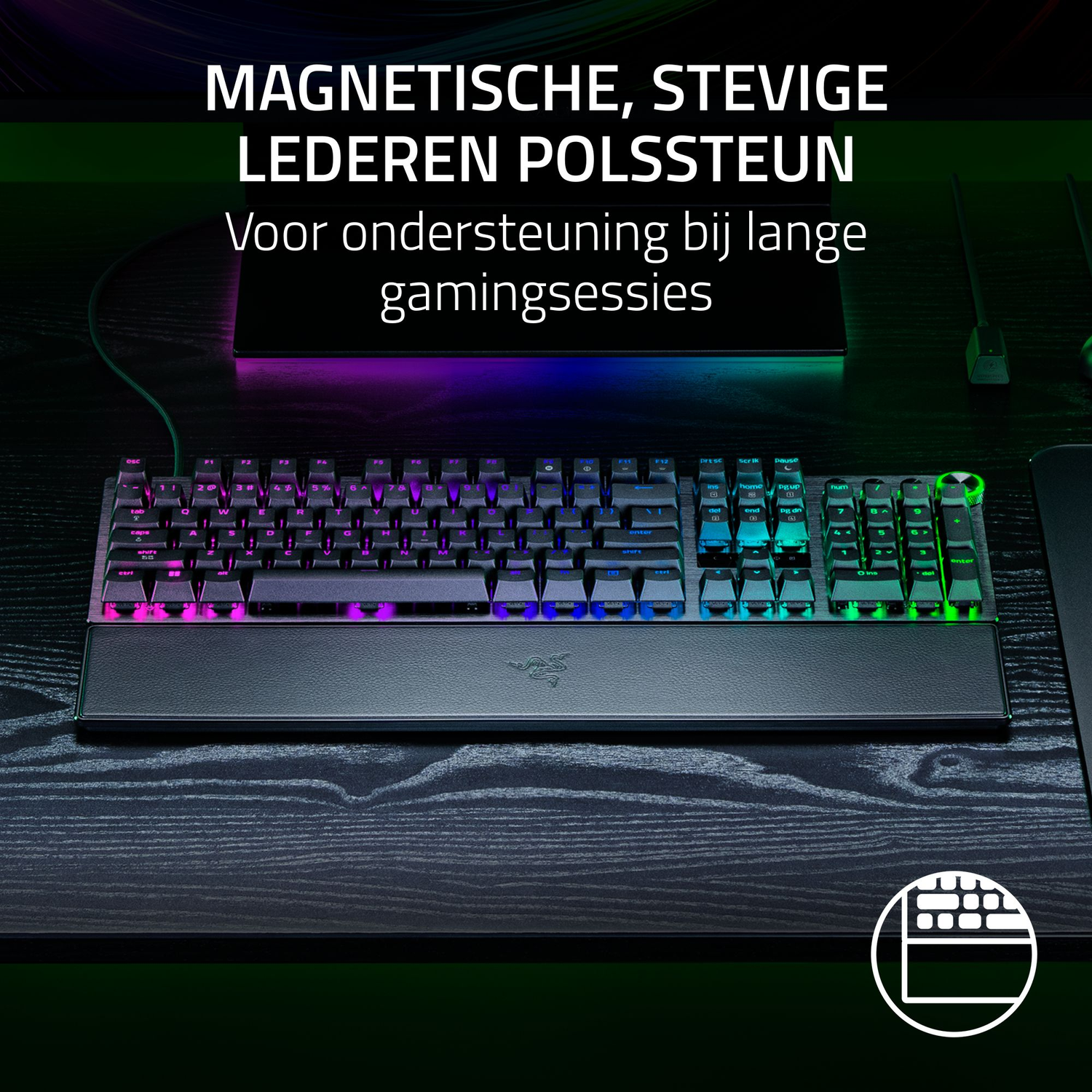 A black keyboard with multicolored keys sits on a wooden desk. Text above reads 'MAGNETISCHE, STEVIGE LEDEREN POLSSTEUN'.