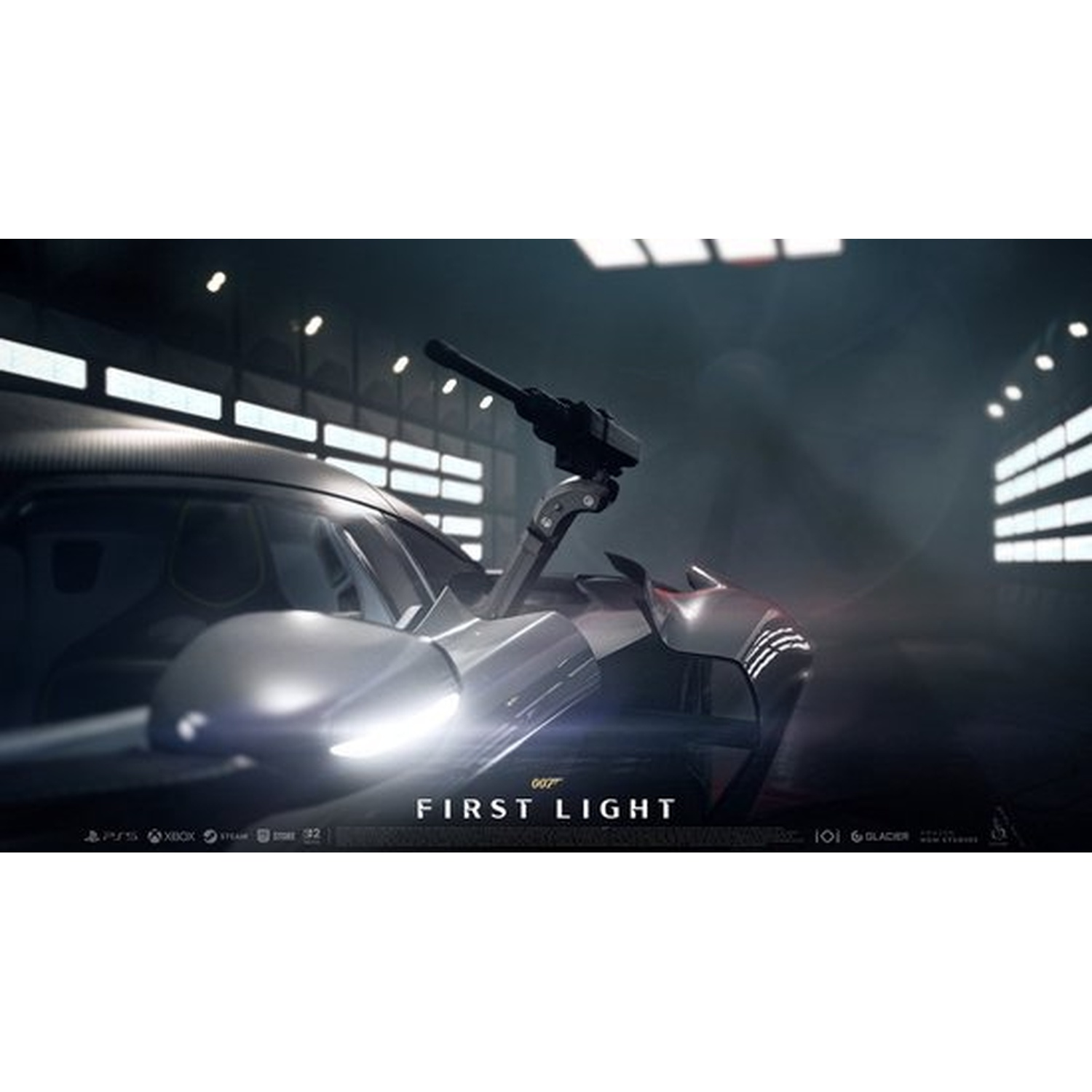 Une voiture argentée futuriste avec une arme montée est dans un hangar. Le texte 'FIRST LIGHT' est affiché avec des logos de jeux en dessous.