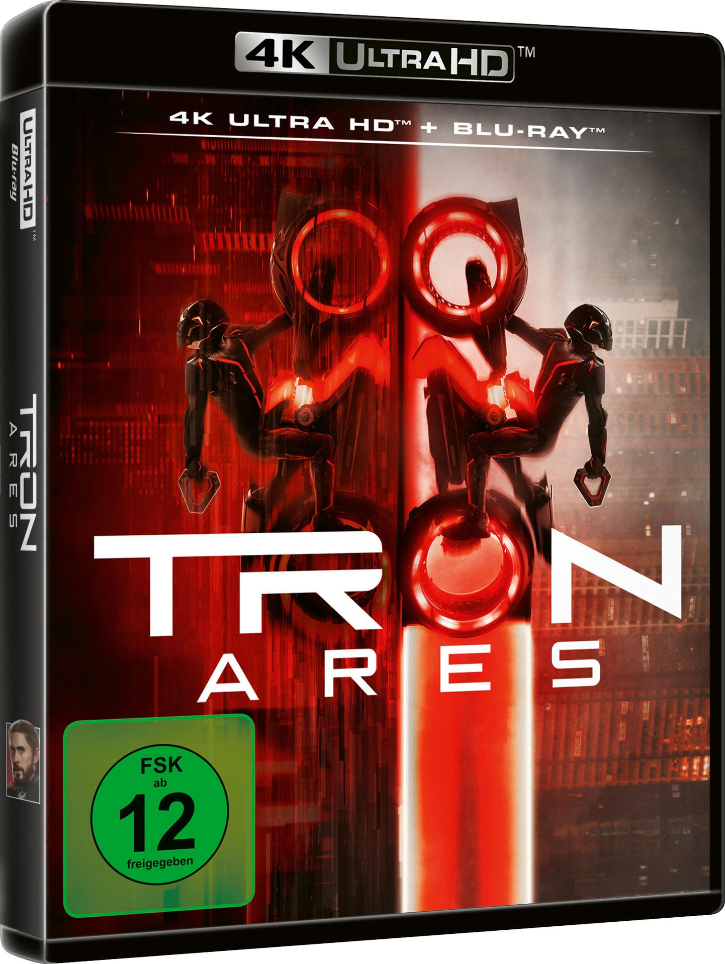 Das TRON Ares Blu-ray-Cover zeigt ein rot getöntes Bild mit zwei Figuren auf Lightcycles, dem Filmtitel und der Altersfreigabe.