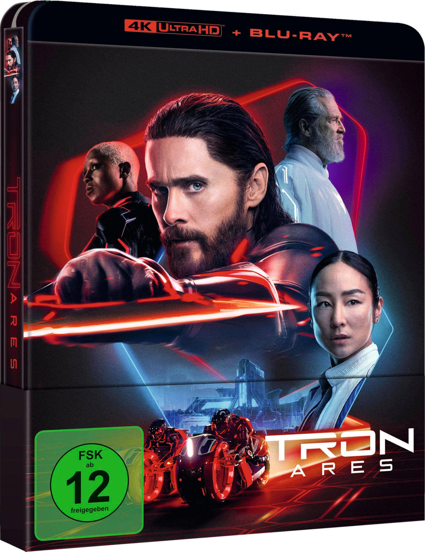 Das Tron Ares Blu-Ray-Cover zeigt Schauspieler, leuchtende Lightcycles und den Filmtitel. Es hat auch eine grüne FSK-12-Bewertung.