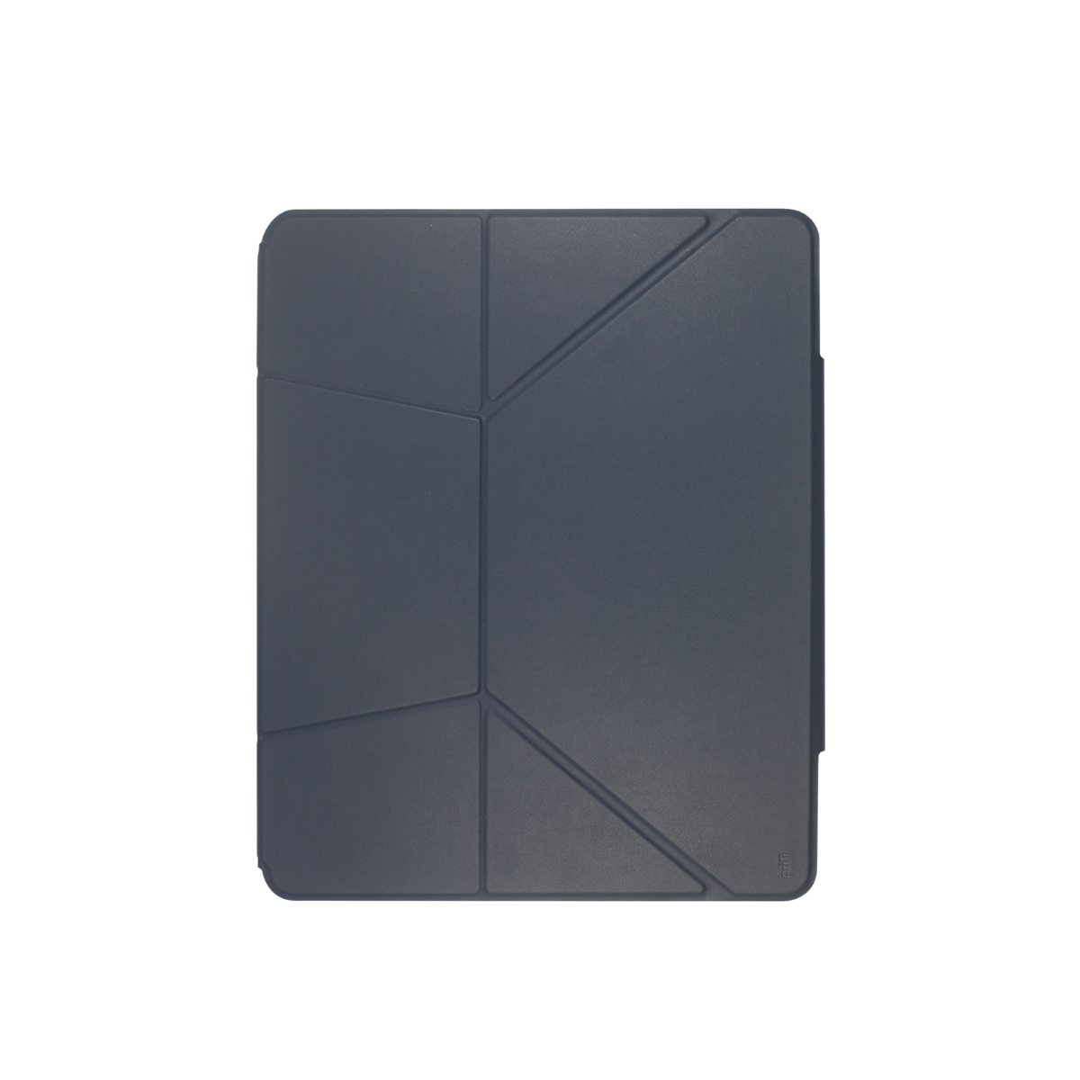 Katlanmış, koyu mavi bir tablet kılıfı. Kılıf siyah bir arka plan üzerinde. Köşesinde bir logoyla geometrik bir tasarıma sahip.