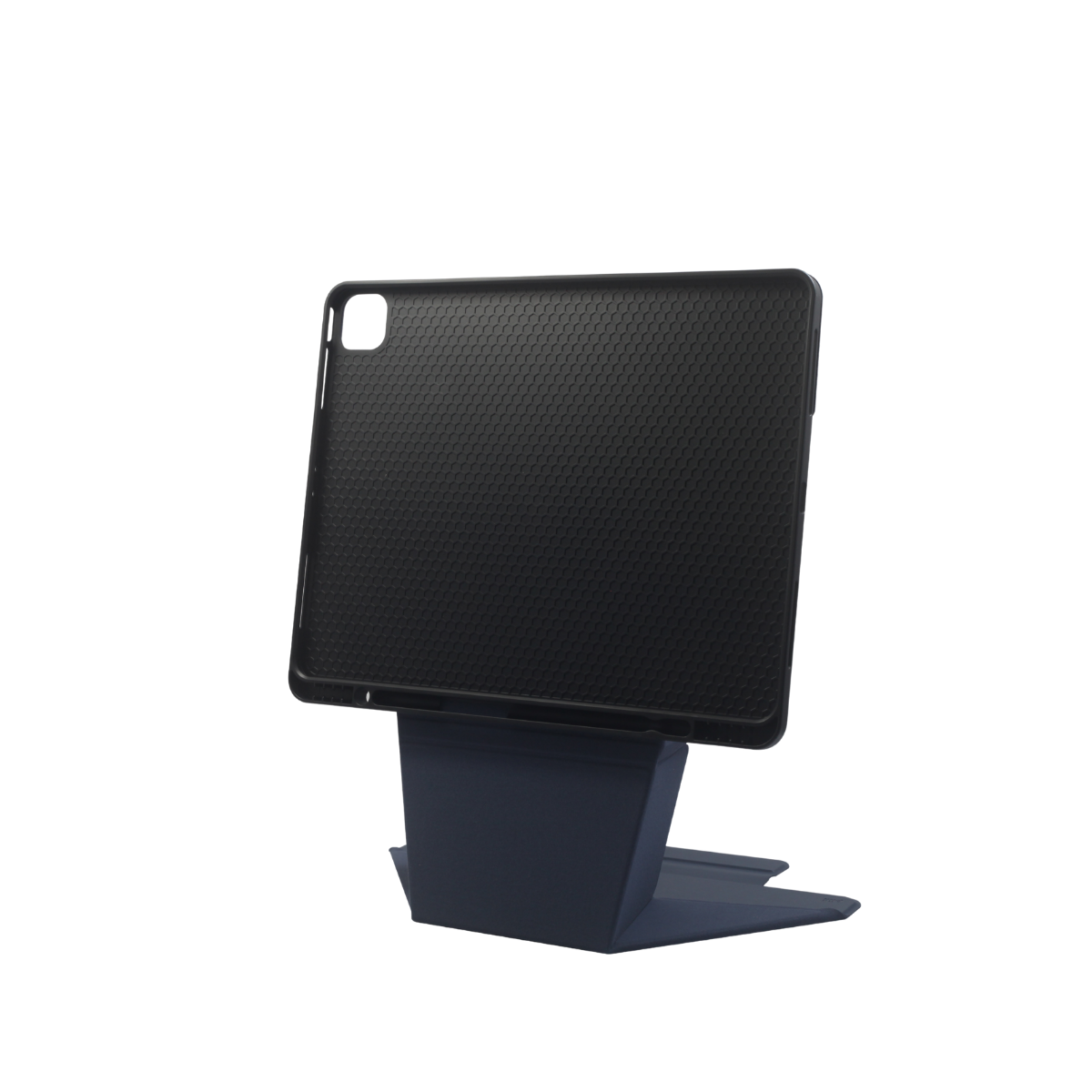 Siyah bir tablet kılıf içinde, koyu mavi bir stand üzerinde, siyah bir arka plan üzerinde. Kılıfın dokulu bir yüzeyi var.