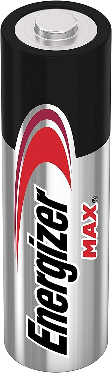 Una batteria cilindrica Energizer Max. È argentata con dettagli neri e rossi, e il nome del marchio è visibile.