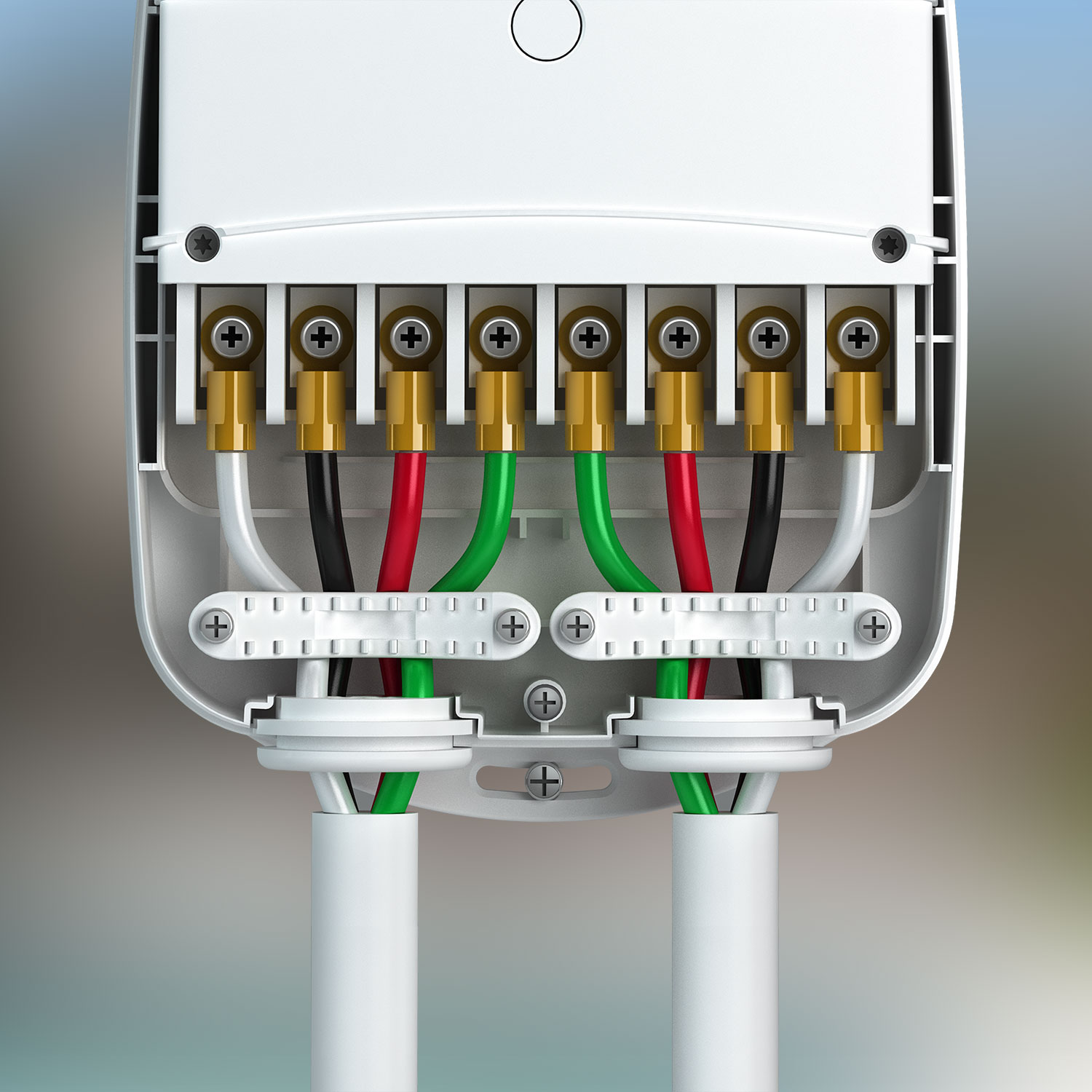 Nahaufnahme einer weißen elektrischen Anschlussdose mit Drähten. Rote, schwarze, grüne und weiße Drähte sind mit Klemmen verbunden.