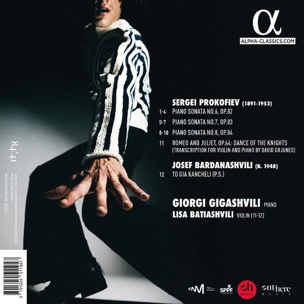 Albumcover. Mann in gestreiftem Hemd. Text: Sergei Prokofiev, Klaviersonaten, Romeo und Julia. Alpha Classics Logo.