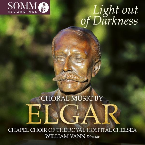 Bronzebüste eines Mannes mit Schnurrbart. Text lautet 'Light out of Darkness' und 'Elgar'. Der Hintergrund ist verschwommenes Grün.