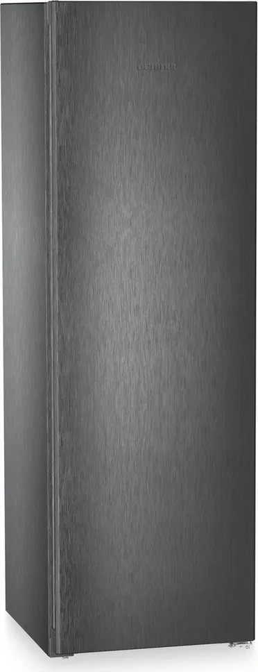 Ein hoher, dunkelgrauer Kühlschrank mit vertikaler gebürsteter Metallstruktur. Der Markenname 'Liebherr' steht oben.