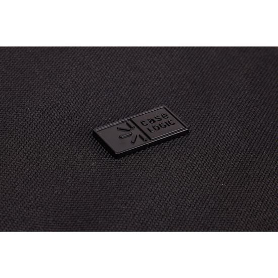 Tejido negro con logo Case Logic. El logo es un rectángulo negro con el nombre de la marca y un diseño estilizado.