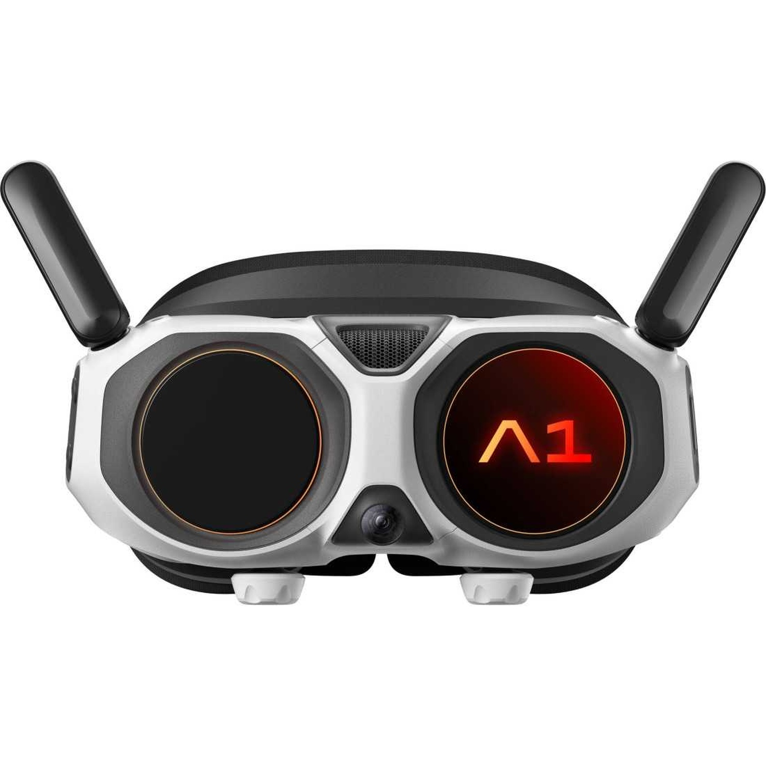 VR-headset, wit en zwart. Heeft twee antennes, twee grote lenzen en een rood scherm met "A1". Het heeft een camera aan de onderkant.