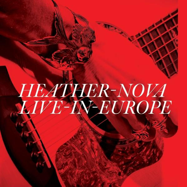 Rotes Albumcover. Eine Hand hält eine Gitarre. Der Text lautet 'HEATHER-NOVA LIVE-IN-EUROPE'. Dekorativer Vogel aus Metall oben.