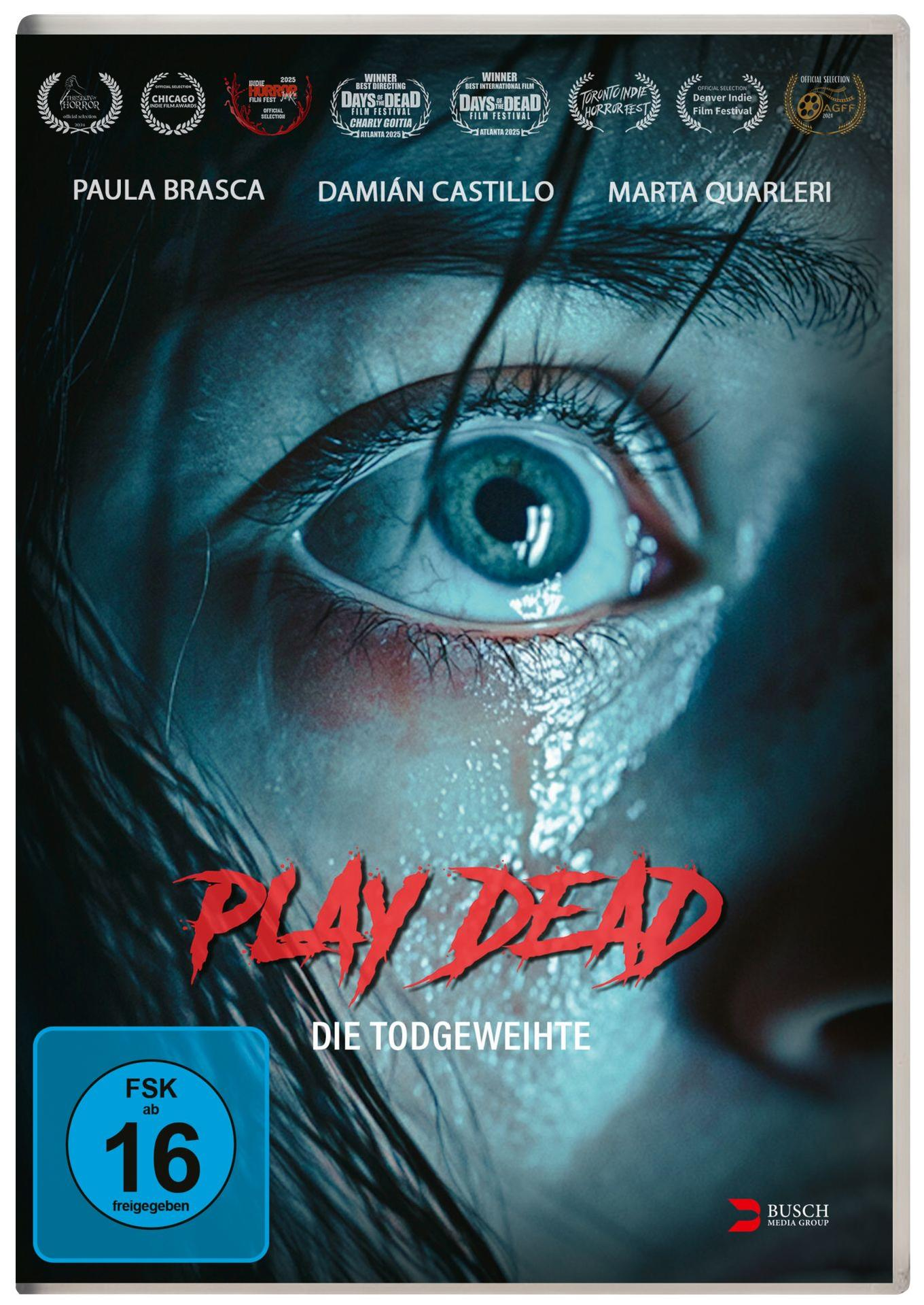 DVD-Cover. Nahaufnahme eines Auges mit Tränen, der Titel 'PLAY DEAD' in Rot und Namen von Schauspielern und Auszeichnungen.