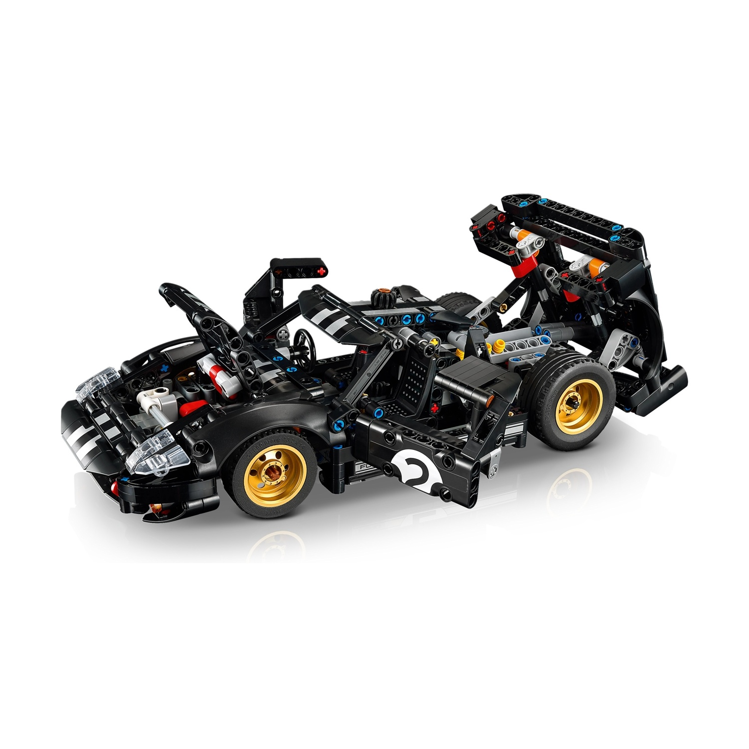 Un modello di auto da corsa Lego nero. Porte e cofano aperti. Ruote dorate. Strisce bianche e nere sul davanti.