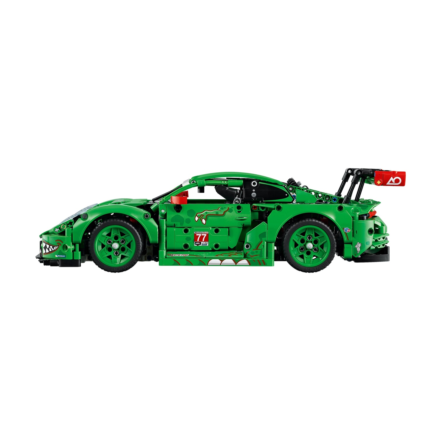Un'auto da corsa Lego verde, con dettagli neri. Ha il numero 77, un'ala posteriore e un frontale dettagliato.