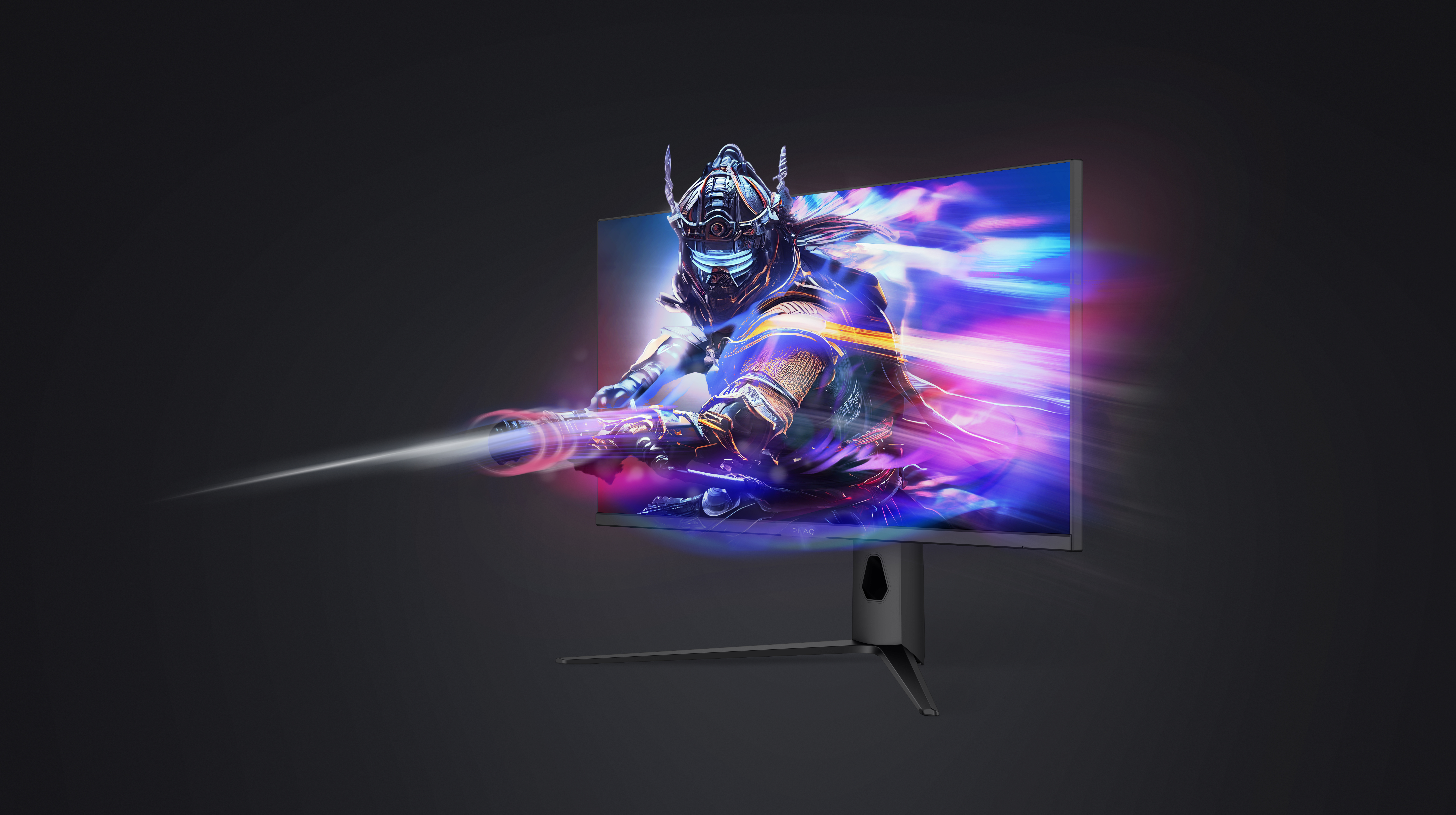 Ein Monitor zeigt einen futuristischen Krieger mit einem leuchtenden Schwert. Der Hintergrund ist dunkel, mit Lichtstreifen, die vom Bildschirm ausgehen.