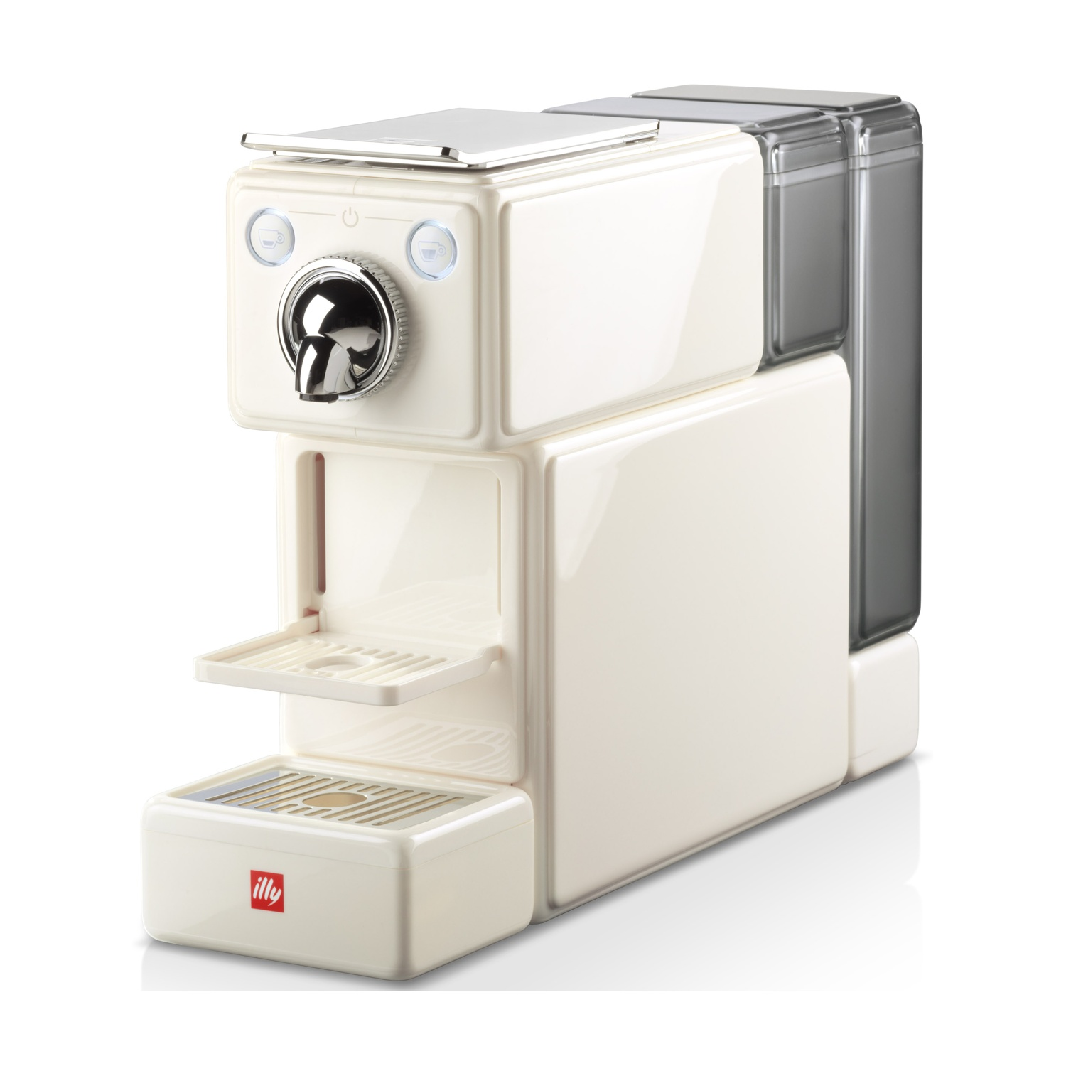 Una macchina da caffè Illy color crema con beccuccio cromato, serbatoio dell'acqua e vassoio. È su una superficie bianca con il logo Illy.