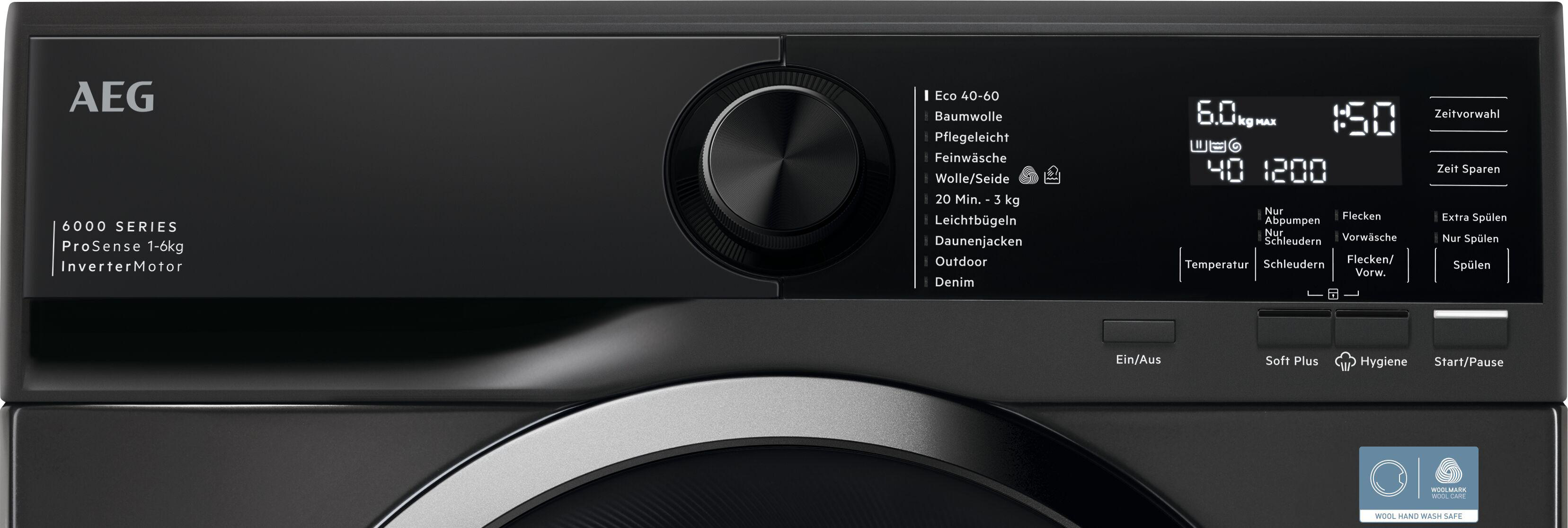 Schwarze AEG Waschmaschine mit Bedienfeld. Merkmale umfassen Programmeinstellungen, Digitalanzeige und Tasten.