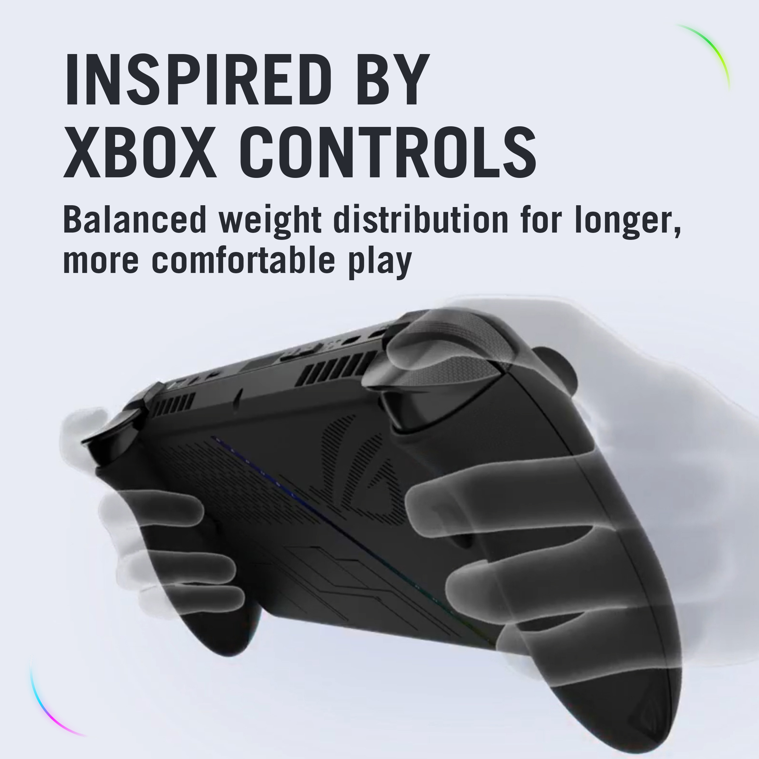 Schwarzer Gamecontroller wird von durchscheinenden Händen gehalten. Text: Inspiriert von Xbox-Steuerung, ausgewogenes Gewicht.