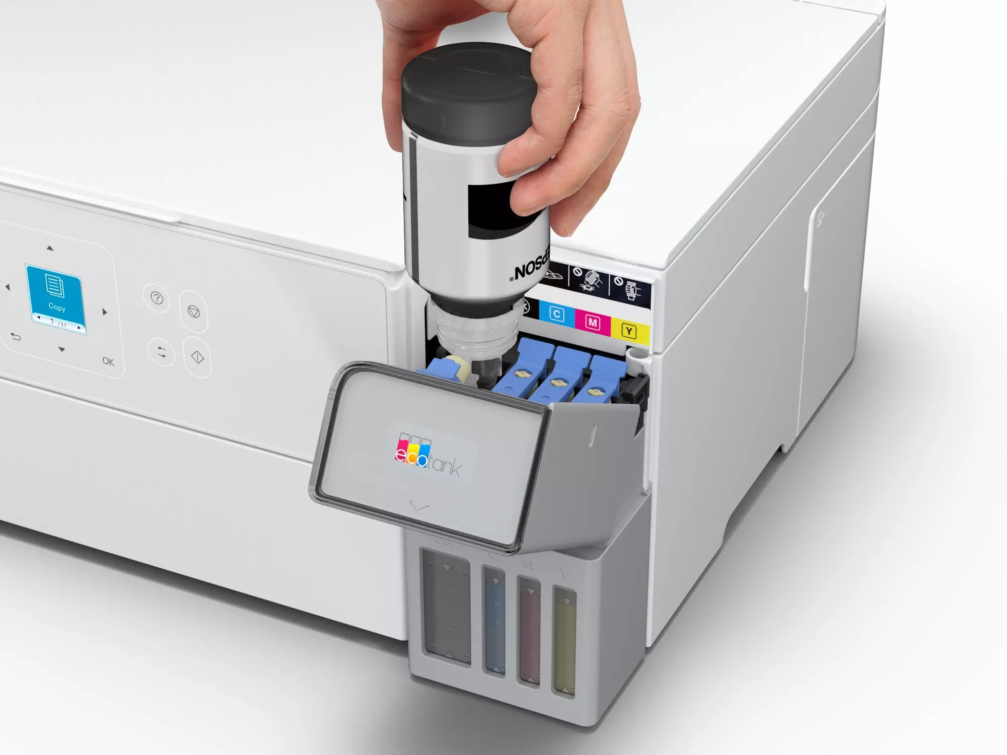 Ręka napełnia zbiornik z tuszem w białej drukarce czarno-białą butelką z tuszem. Drukarka ma kolory tuszu C, M, Y.