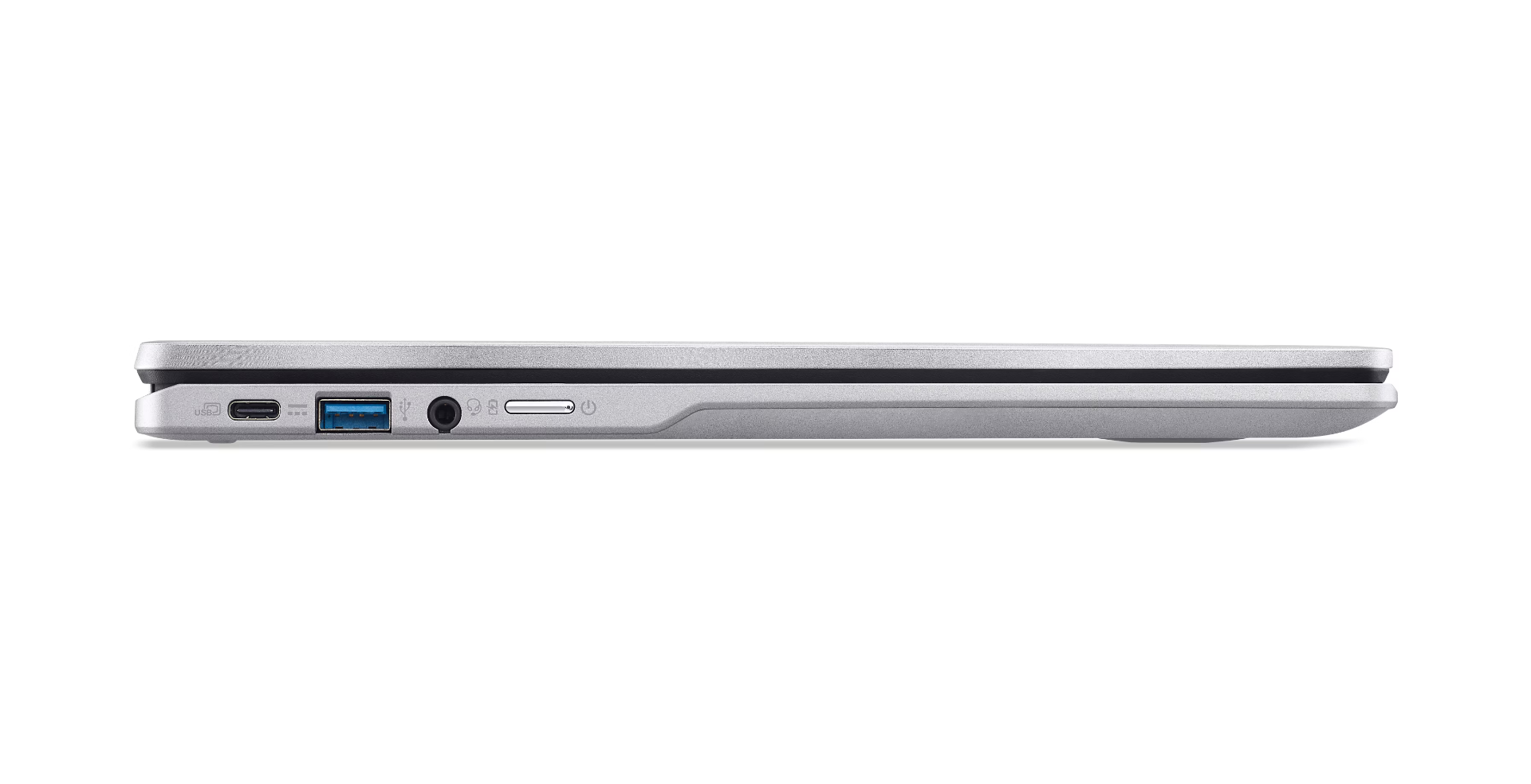 Zijaanzicht van een zilveren laptop. Zichtbare poorten zijn USB-C, USB 3.0, koptelefoonaansluiting en SD-kaartsleuf. Aan/uit-knop aanwezig.