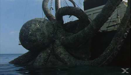 Ein riesiger Oktopus greift ein Schiff an. Die Tentakel des Tieres umschlingen das Schiff, während es aus dem Wasser auftaucht.
