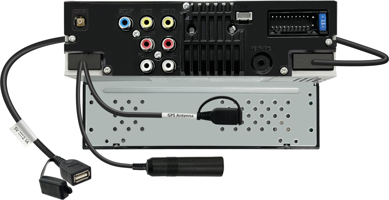 Pannello posteriore dell'autoradio con connettori, cavi e connessione antenna GPS.