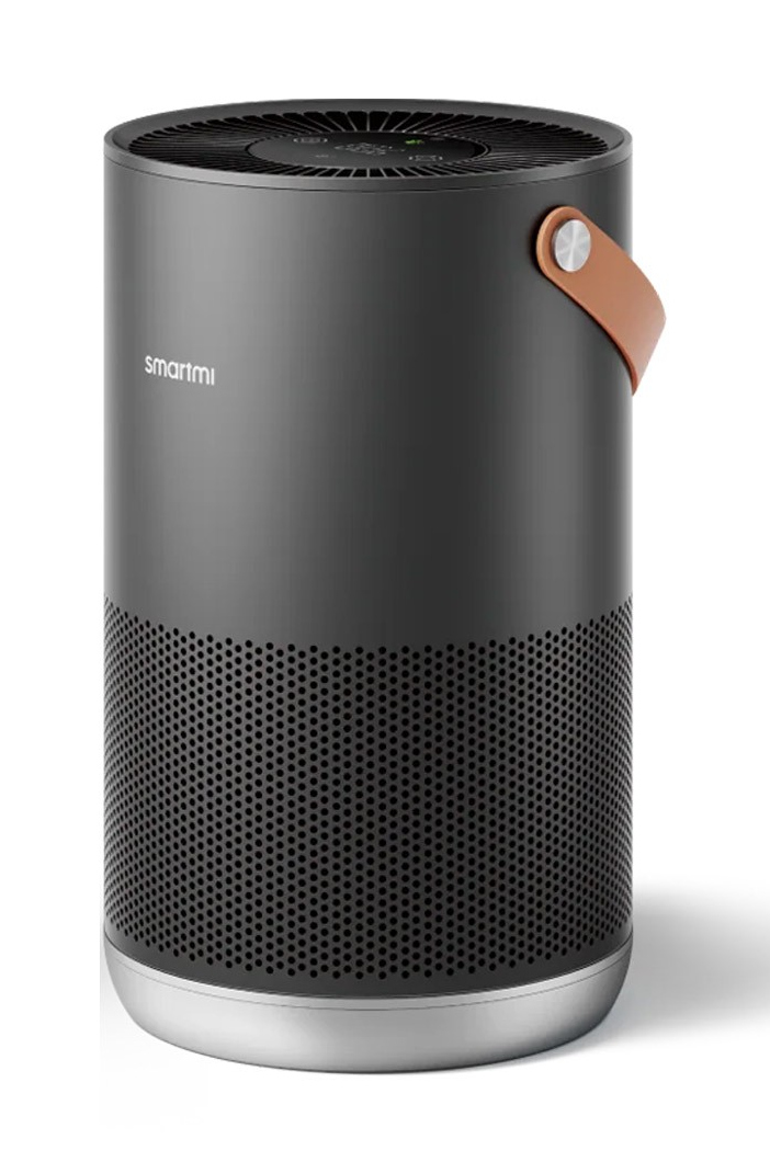 Ciemnoszary oczyszczacz powietrza Smartmi. Ma perforowaną dolną część, brązowy uchwyt i srebrną podstawę. Na górze znajduje się kratka.