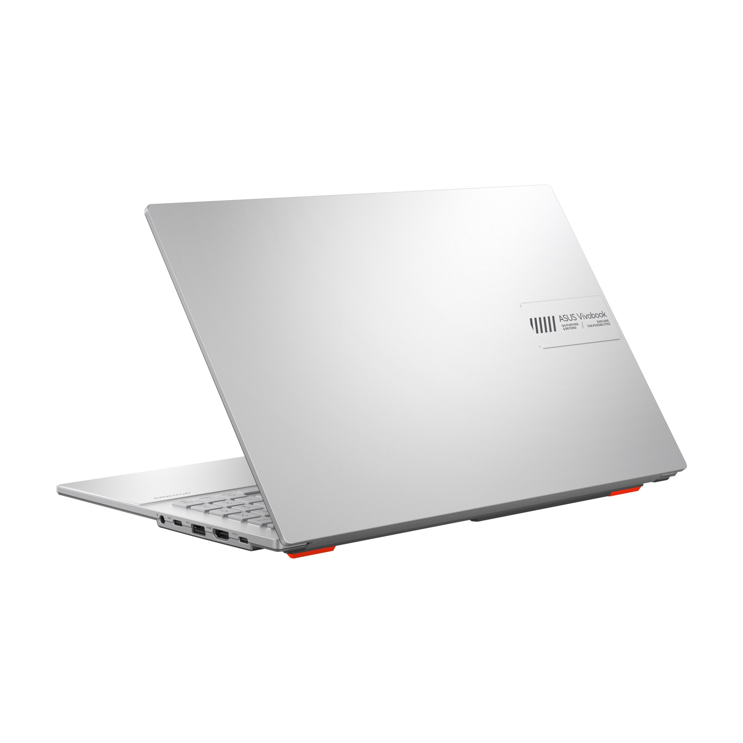 Laptop argentato, parzialmente aperto, su sfondo bianco. Il logo ASUS Vivobook è visibile sul coperchio. Accenti rossi in basso.