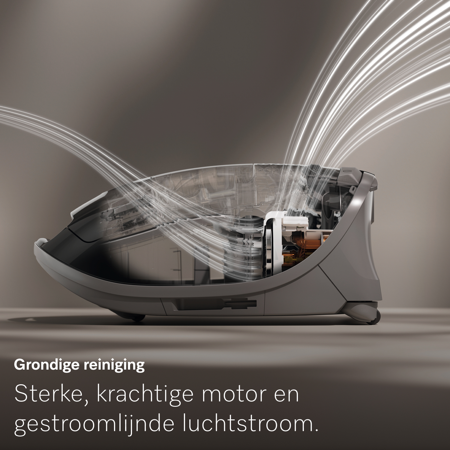 Een grijze stofzuiger met uitsparingen toont interne componenten en luchtstroomlijnen. Tekst: Grondige reiniging, sterke, krachtige motor en gestroomlijnde luchtstroom.