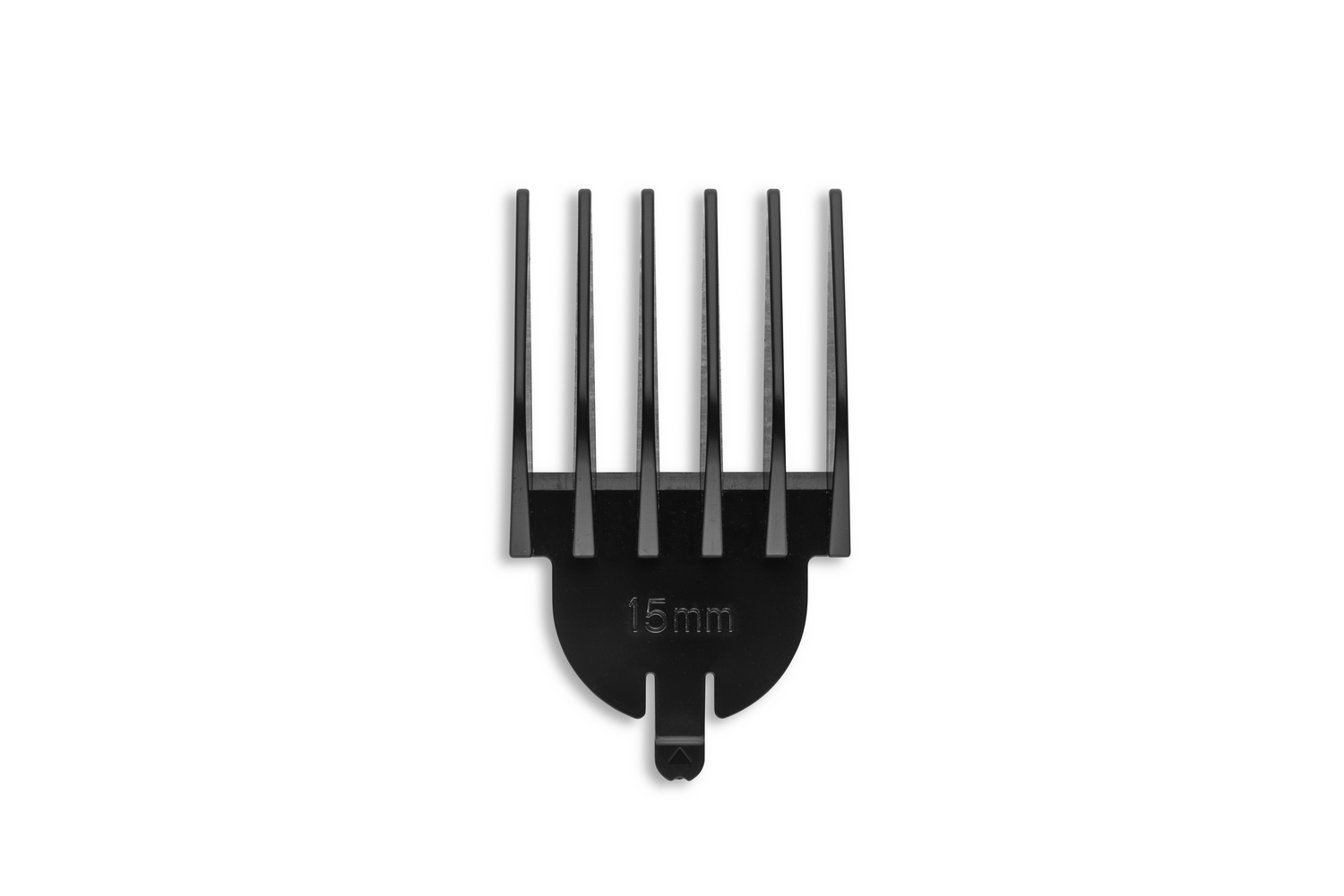 Un accesorio de peine negro para cortapelos de 15 mm está centrado sobre un fondo blanco. Tiene seis púas verticales.
