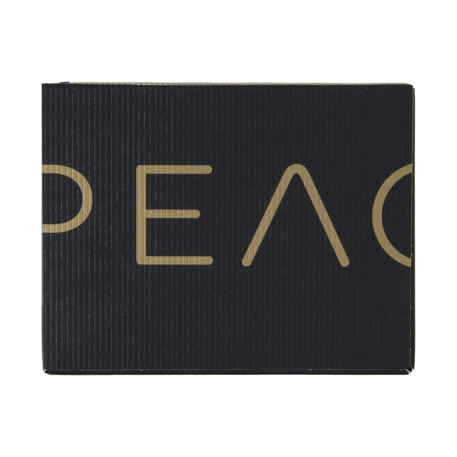 Una scatola nera con testo dorato che dice "PEAC". La scatola ha linee verticali. Lo sfondo è bianco.