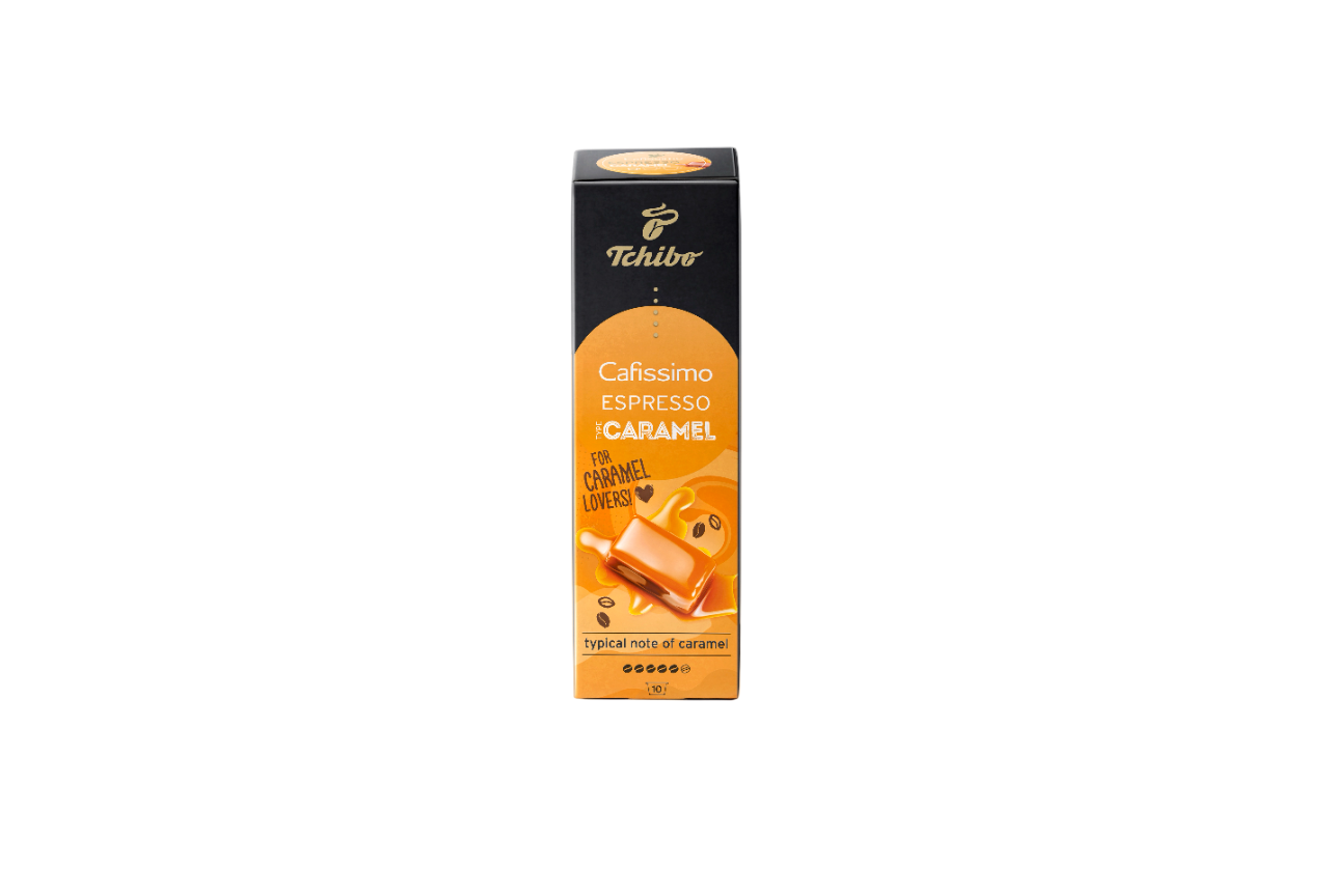Karamel ve kahve çekirdeği illüstrasyonları içeren siyah Tchibo Cafissimo Espresso Caramel kutusu. Metinde 'For Caramel Lovers' ifadesi yer alıyor.