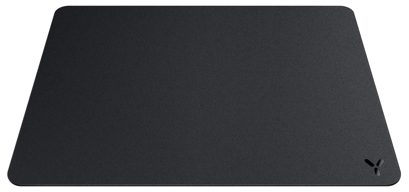 Ein schwarzes Mauspad mit strukturierter Oberfläche und weißem Rand. In der unteren rechten Ecke befindet sich ein Logo.