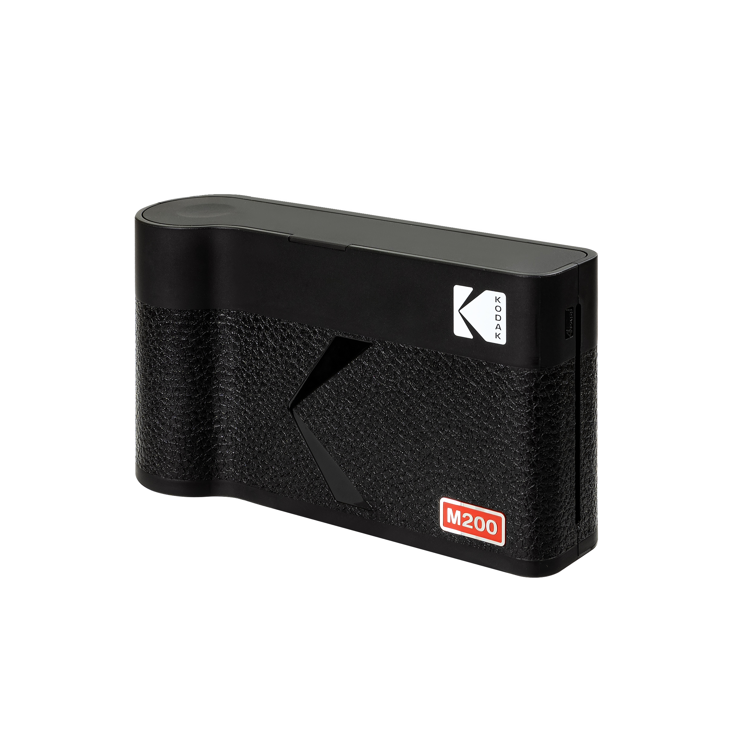 Beyaz zemin üzerinde siyah Kodak M200 kamera. Dokulu tutma yeri, Kodak logosu ve kırmızı M200 etiketi.