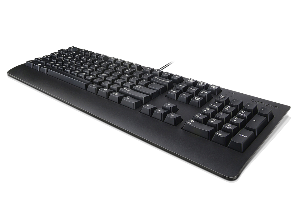 Eine schwarze Lenovo-Tastatur auf weißem Untergrund. Die Tasten sind schwarz mit weißer Beschriftung. Ein Kabel verbindet die Tastatur.